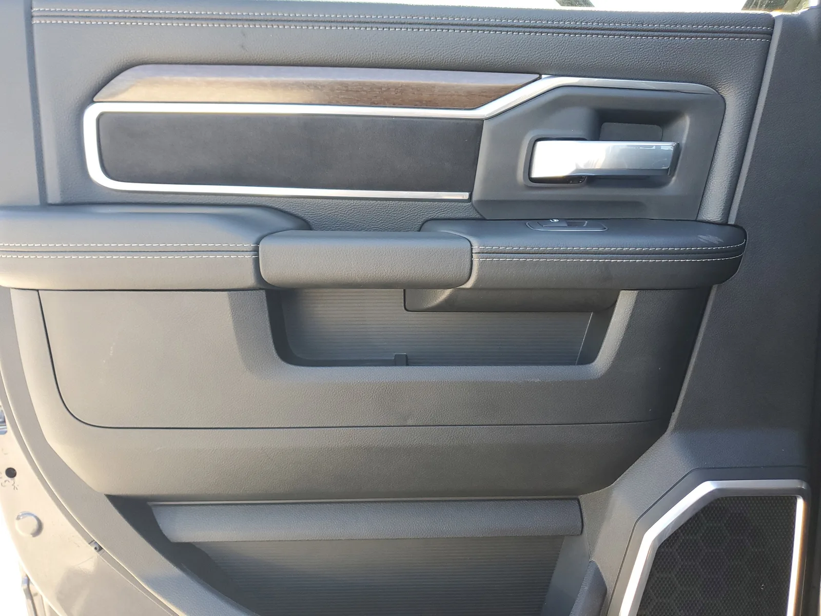 2024 RAM 2500 Laramie 4WD Diesel photo 27