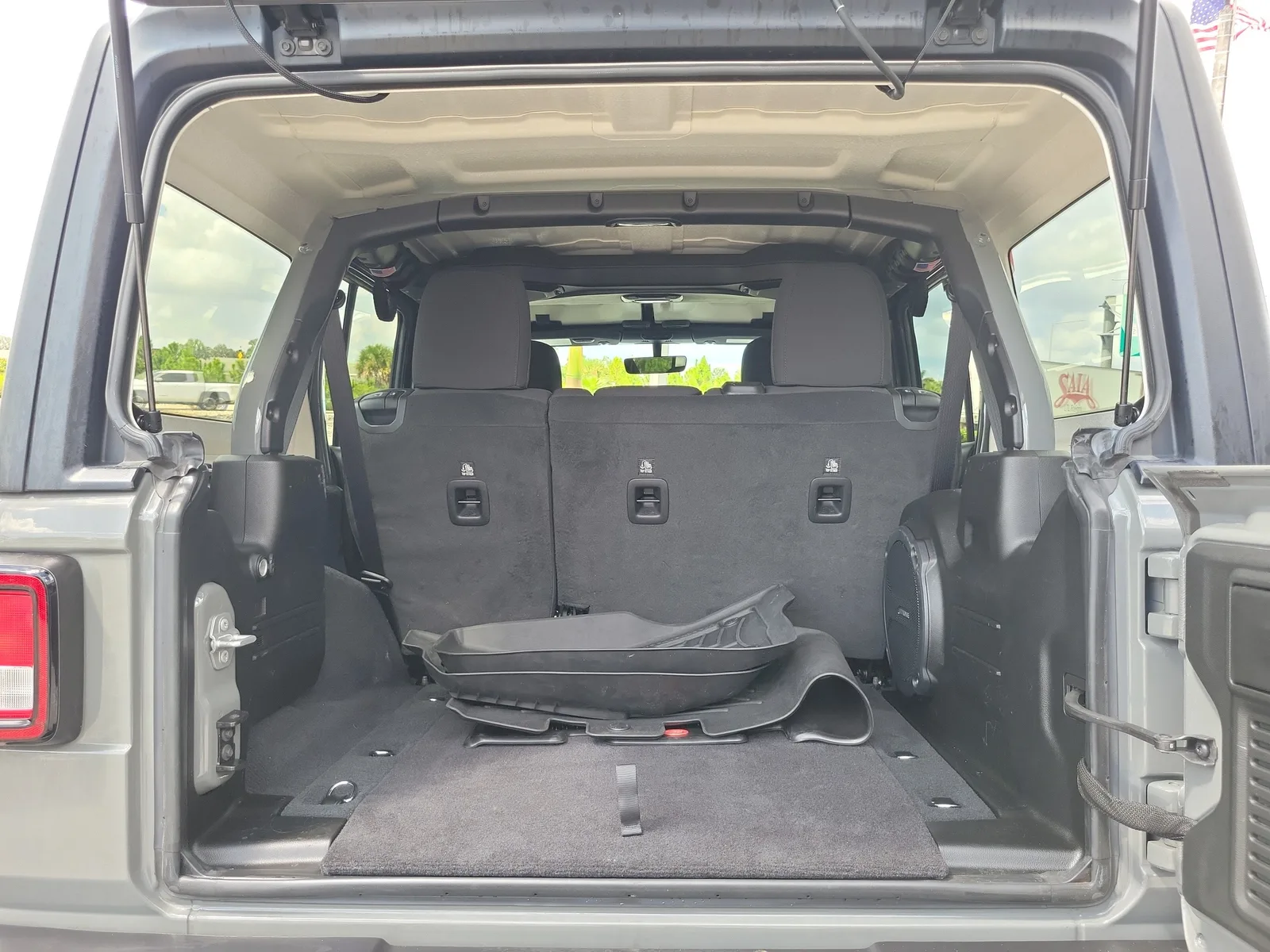 2023 Jeep Wrangler Rubicon photo 16