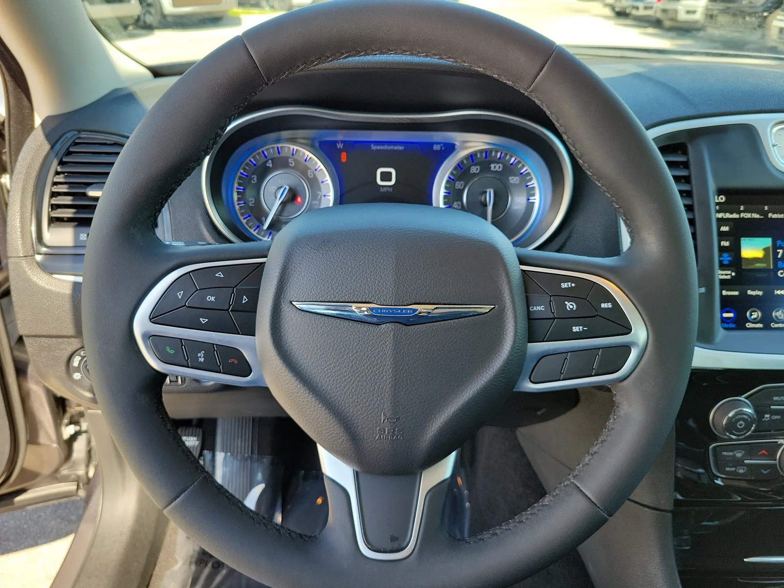 2023 Chrysler 300 Touring L photo 25