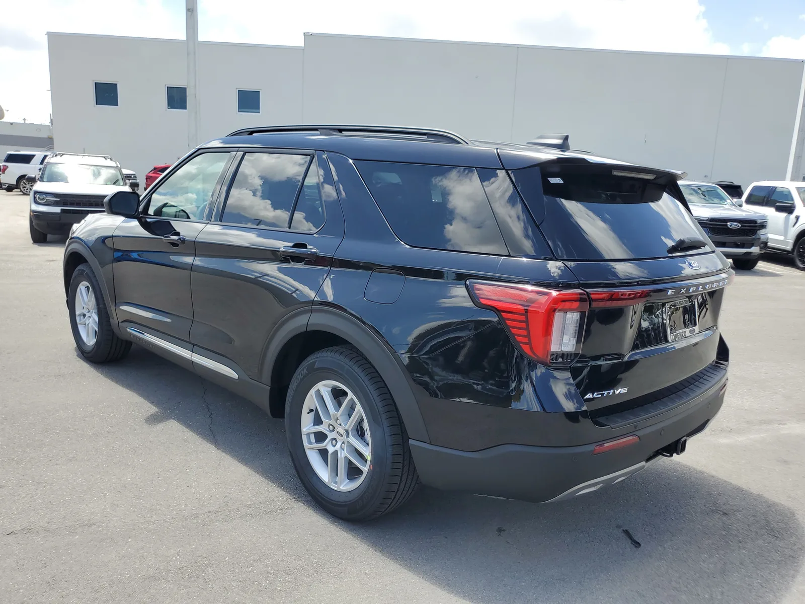 2025 Ford Explorer Active photo 6