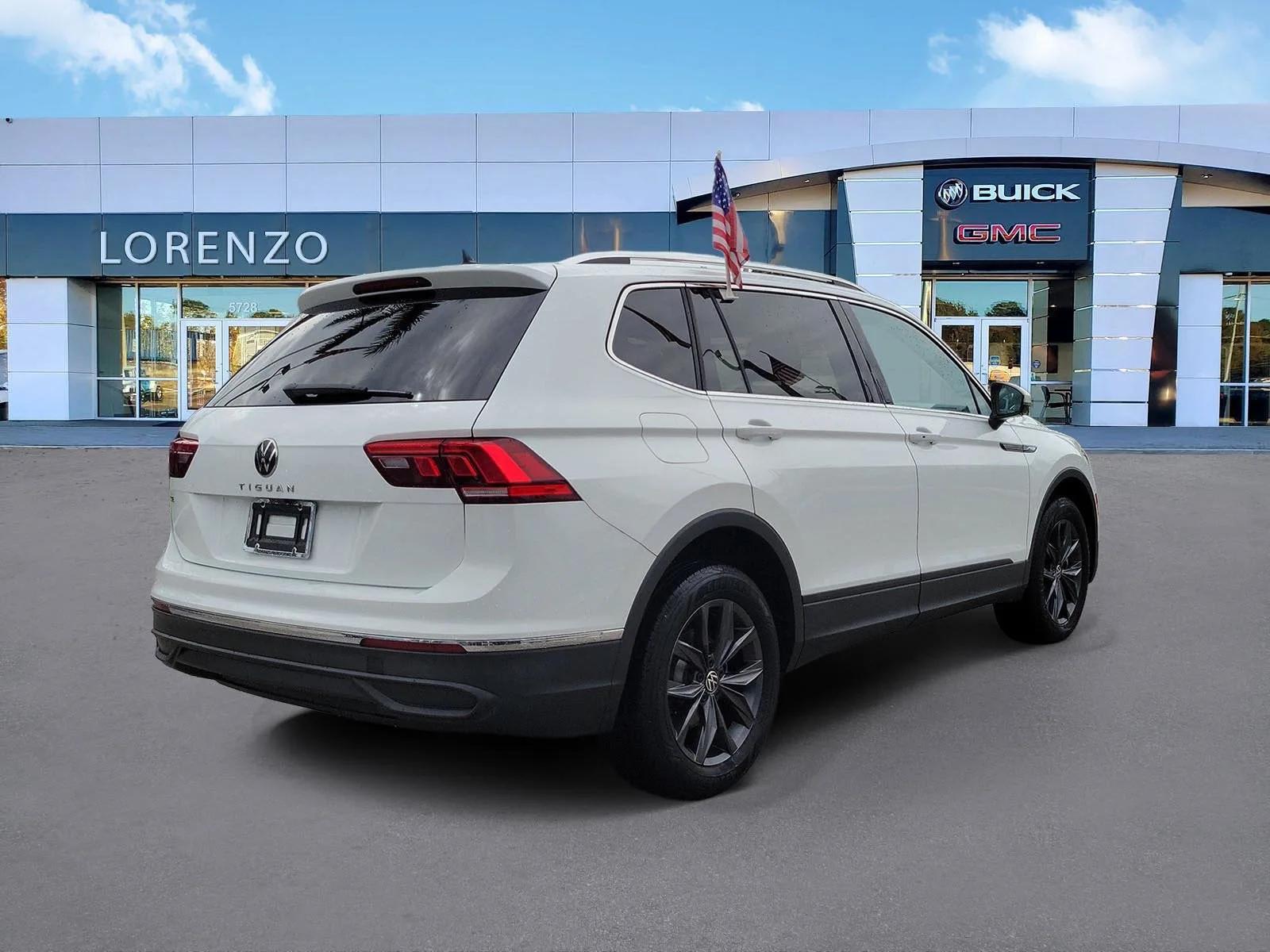 2024 Volkswagen Tiguan SE photo 5