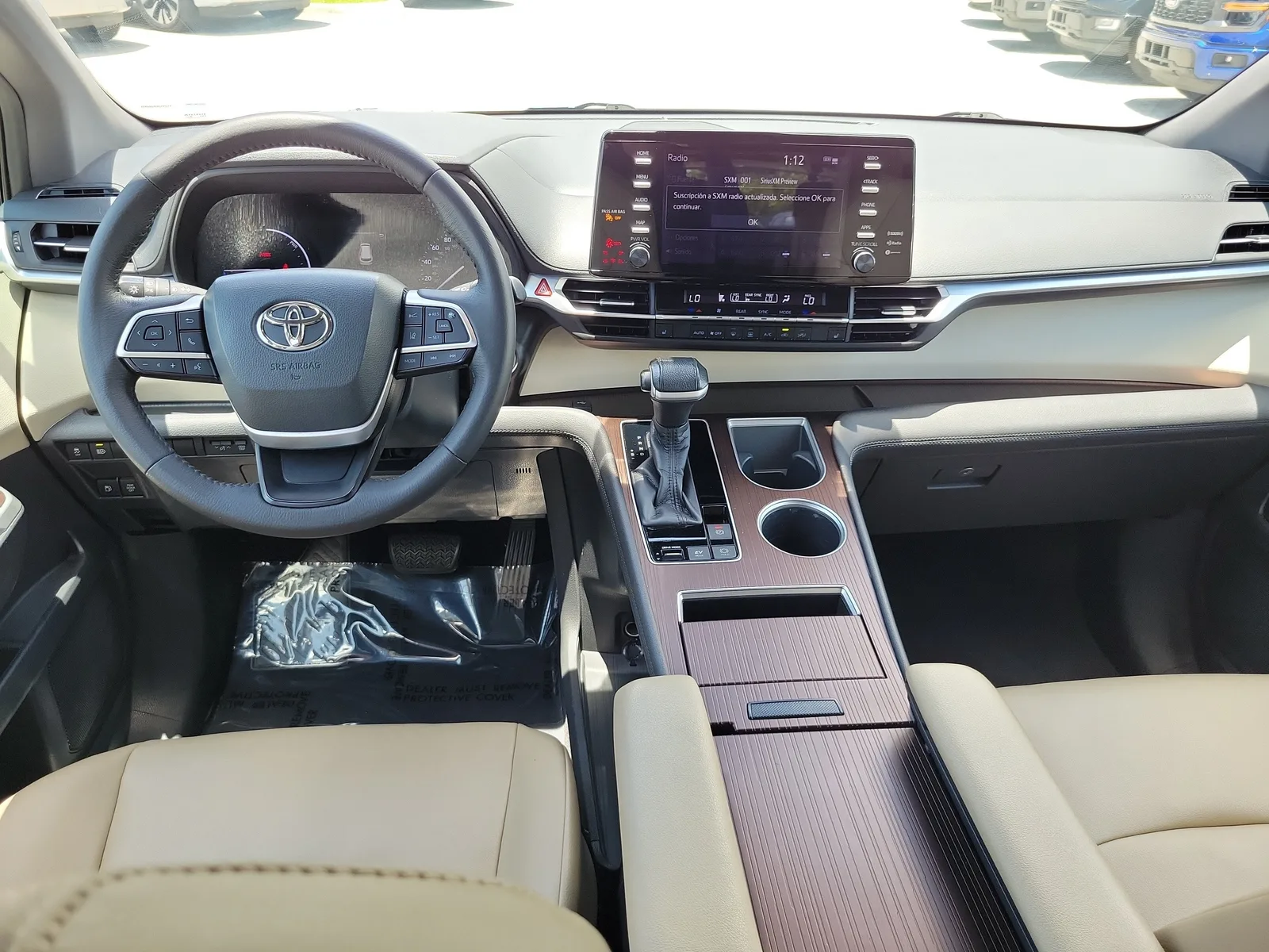 2021 Toyota Sienna XLE photo 14