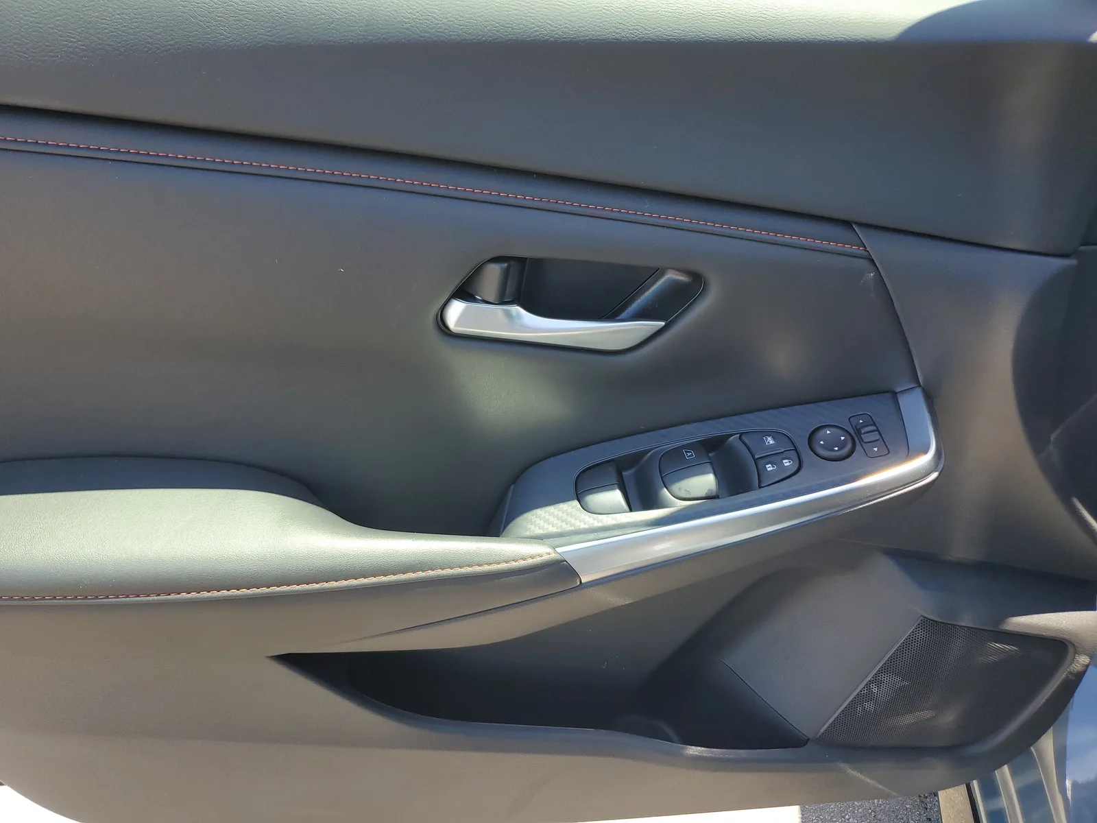 2025 Nissan Sentra SR photo 12