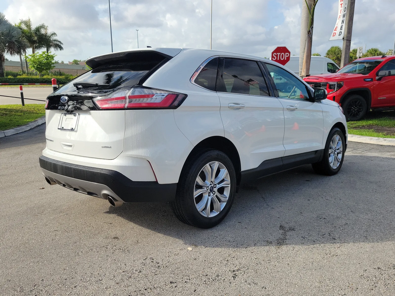 2022 Ford Edge Titanium 4WD photo 5
