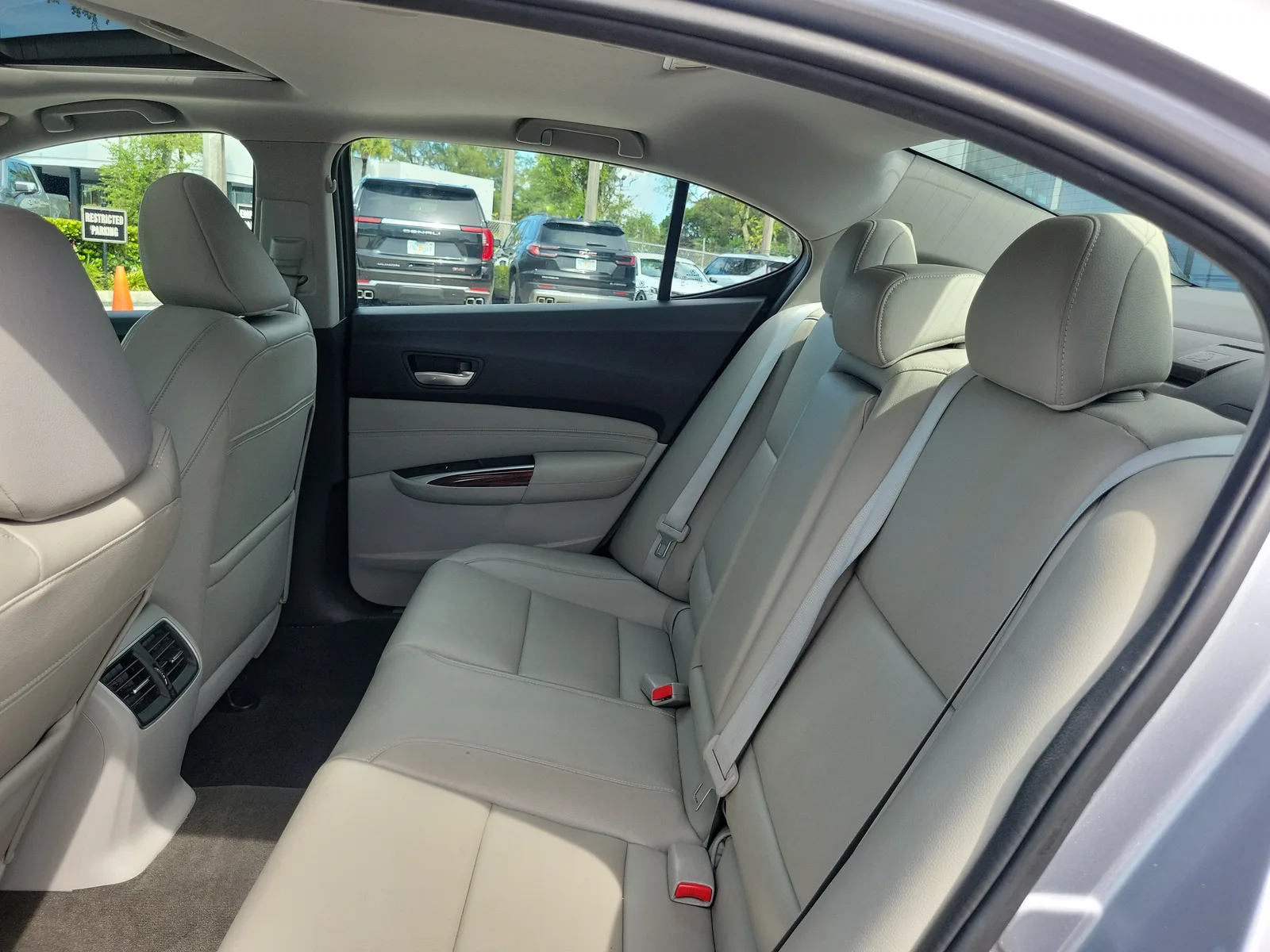 2016 Acura TLX V6 photo 13