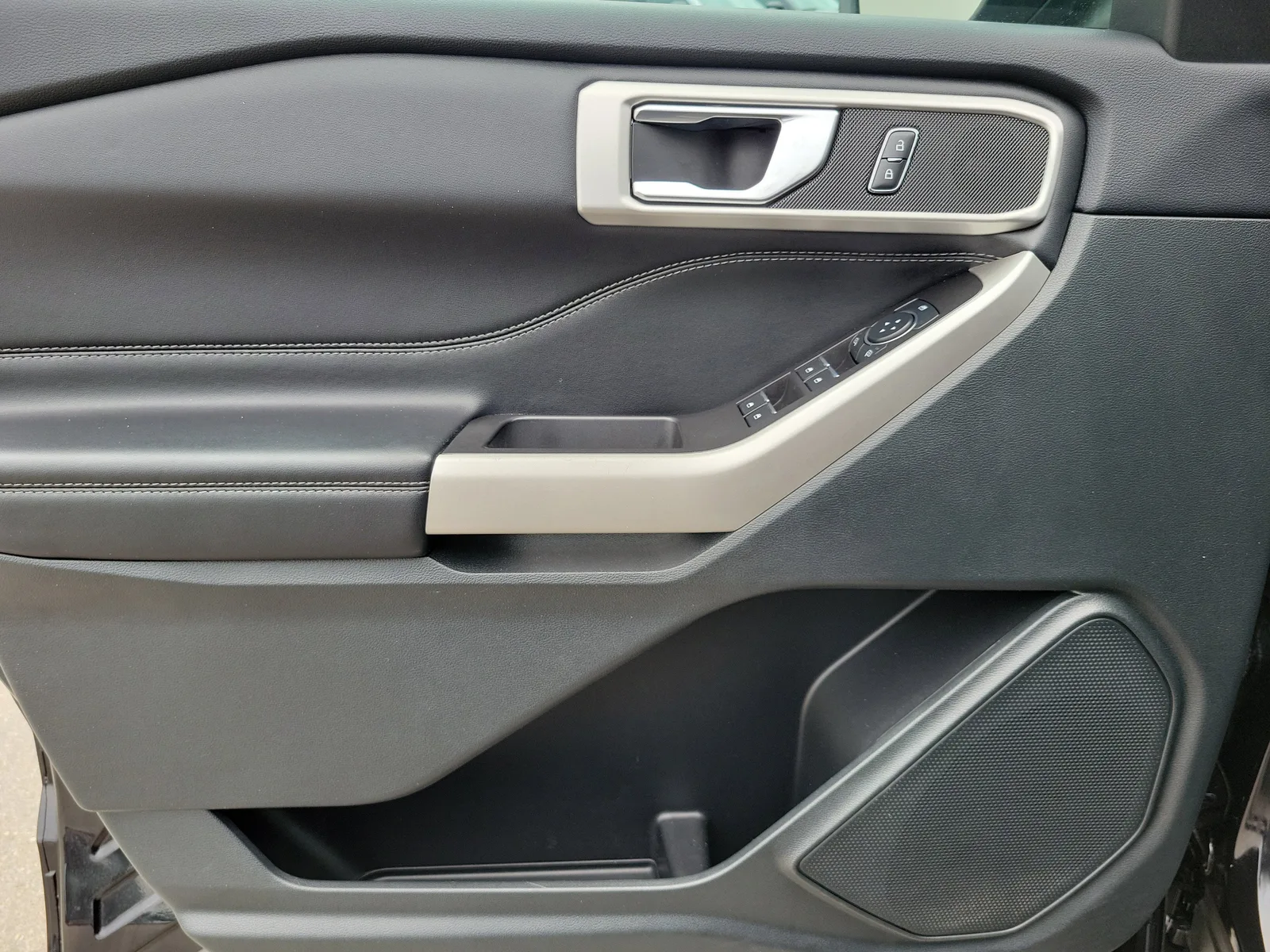 2023 Ford Explorer XLT photo 27