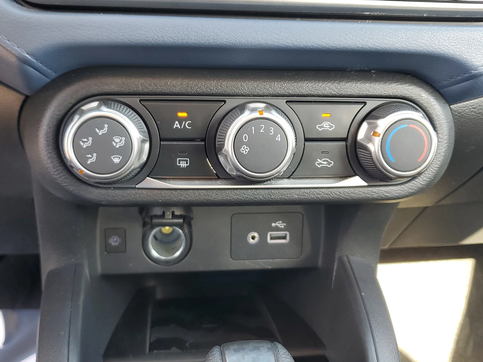 2025 Nissan Versa SV photo 22