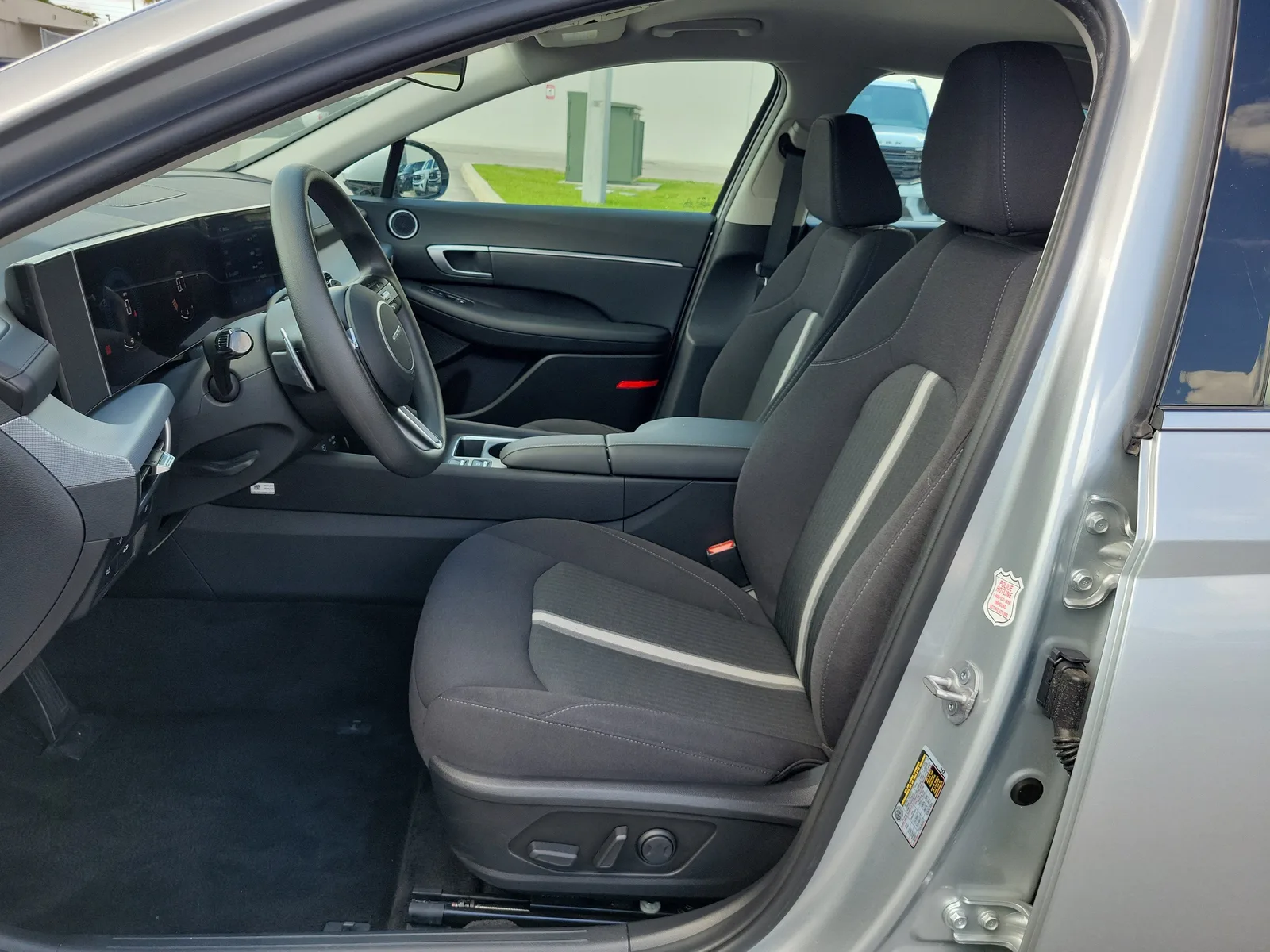 2025 Hyundai Sonata SEL photo 17