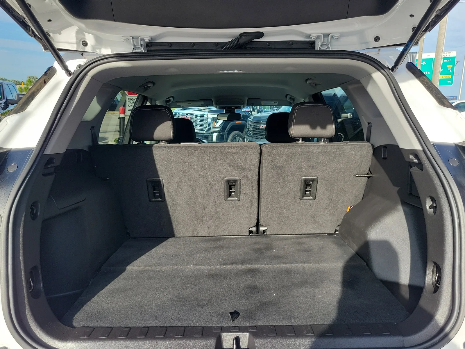2024 GMC Terrain SLE photo 10