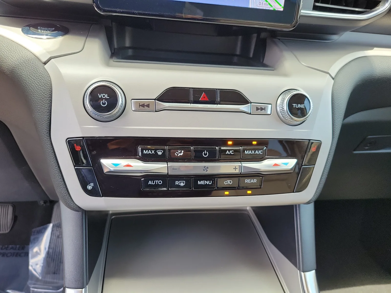 2024 Ford Explorer XLT photo 32
