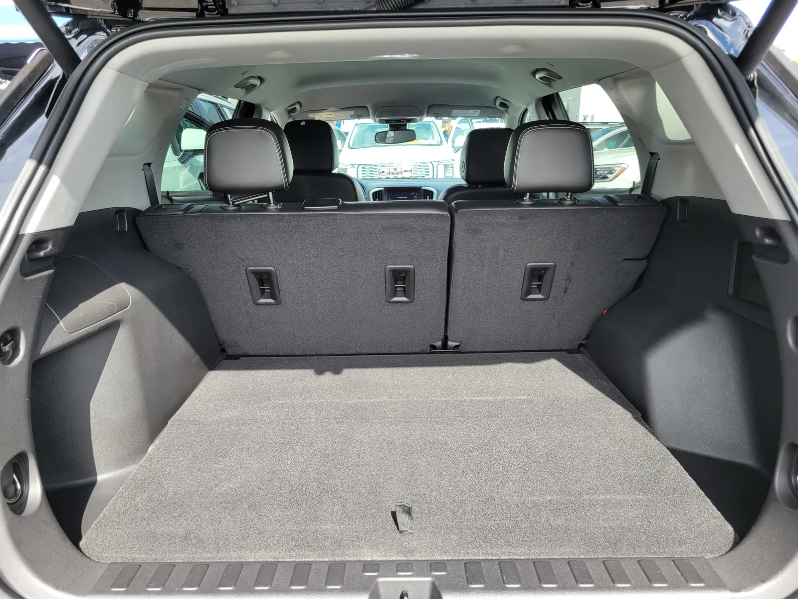 2023 GMC Terrain SLT photo 16