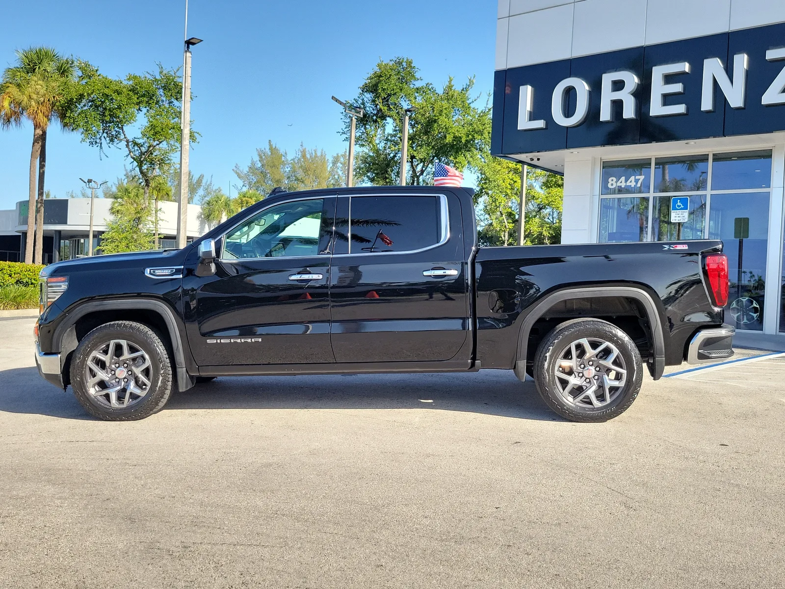 2023 GMC Sierra 1500 SLT photo 8