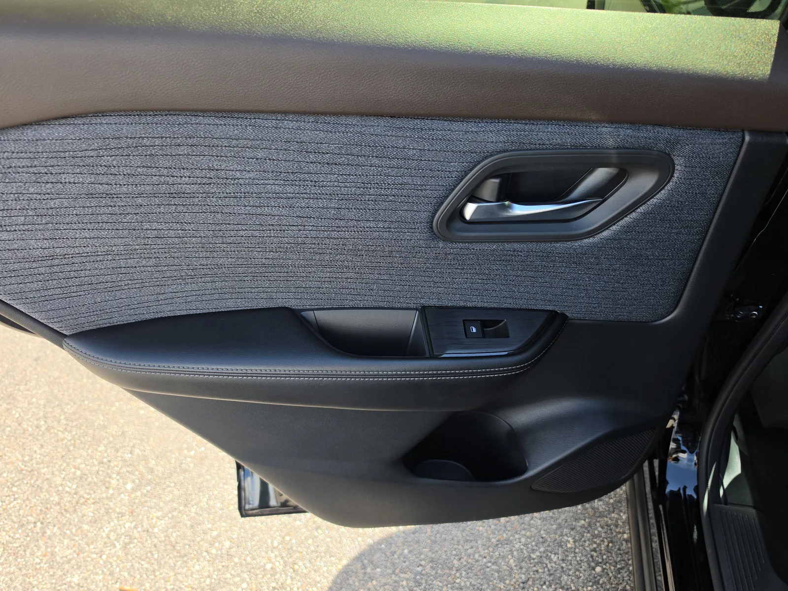 2023 Nissan Rogue SV photo 23