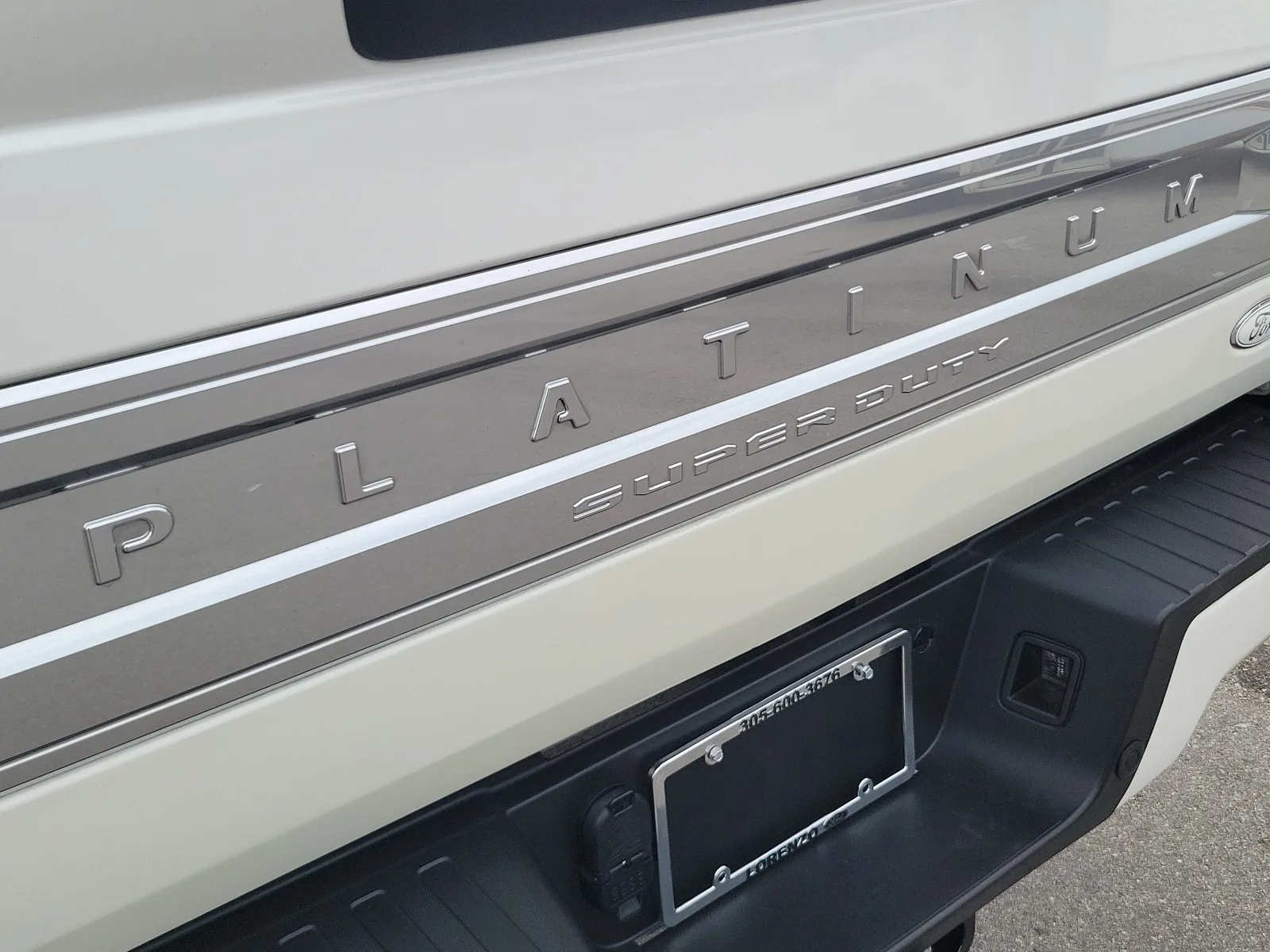 2022 Ford Super Duty F-350 SRW Platinum 4WD Diesel photo 30