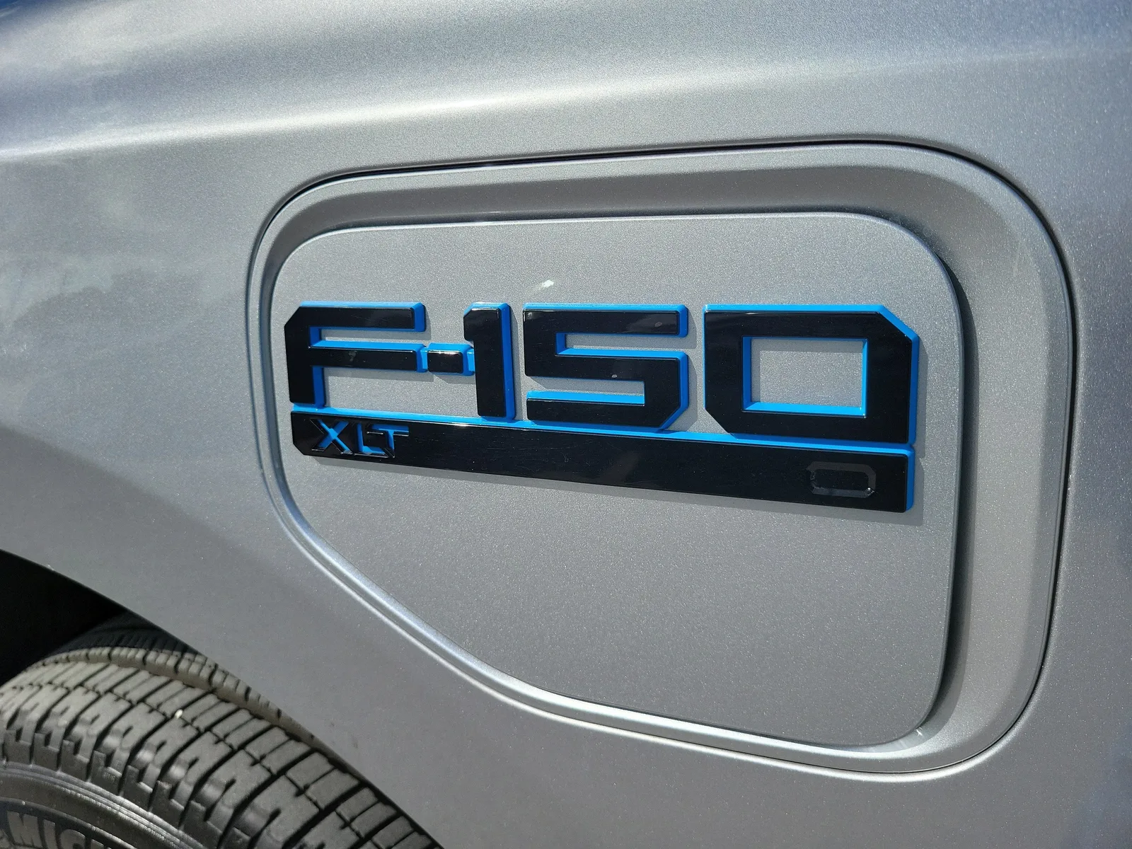 2025 Ford F-150 Lightning XLT photo 10