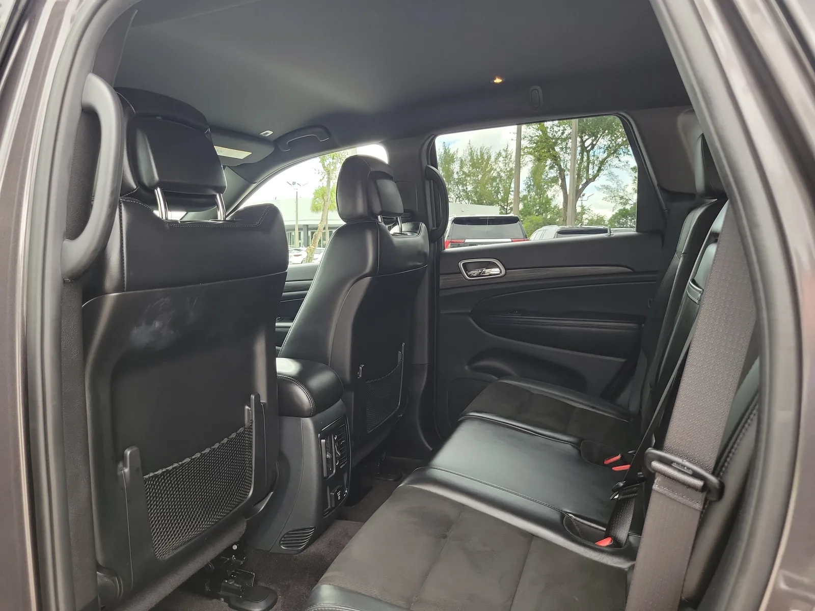 2019 Jeep Grand Cherokee Altitude photo 13
