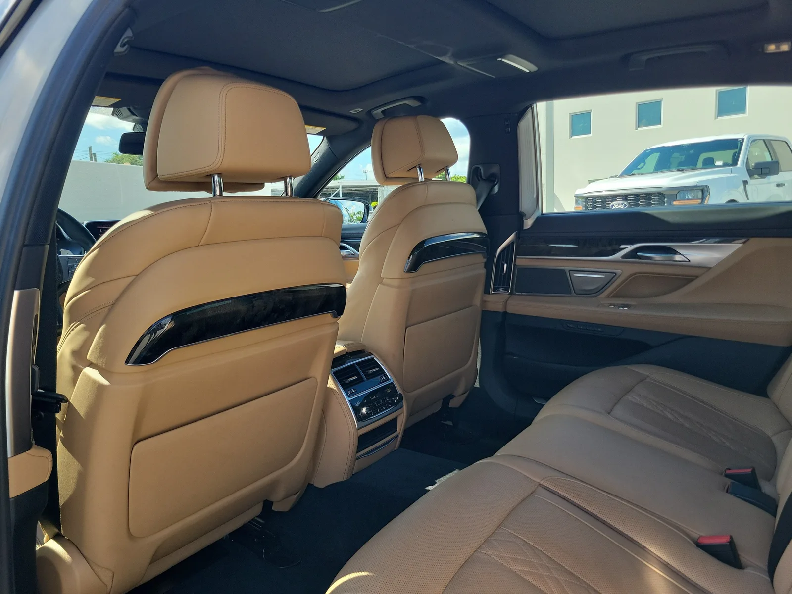 2021 BMW 7 Series 750i xDrive photo 16