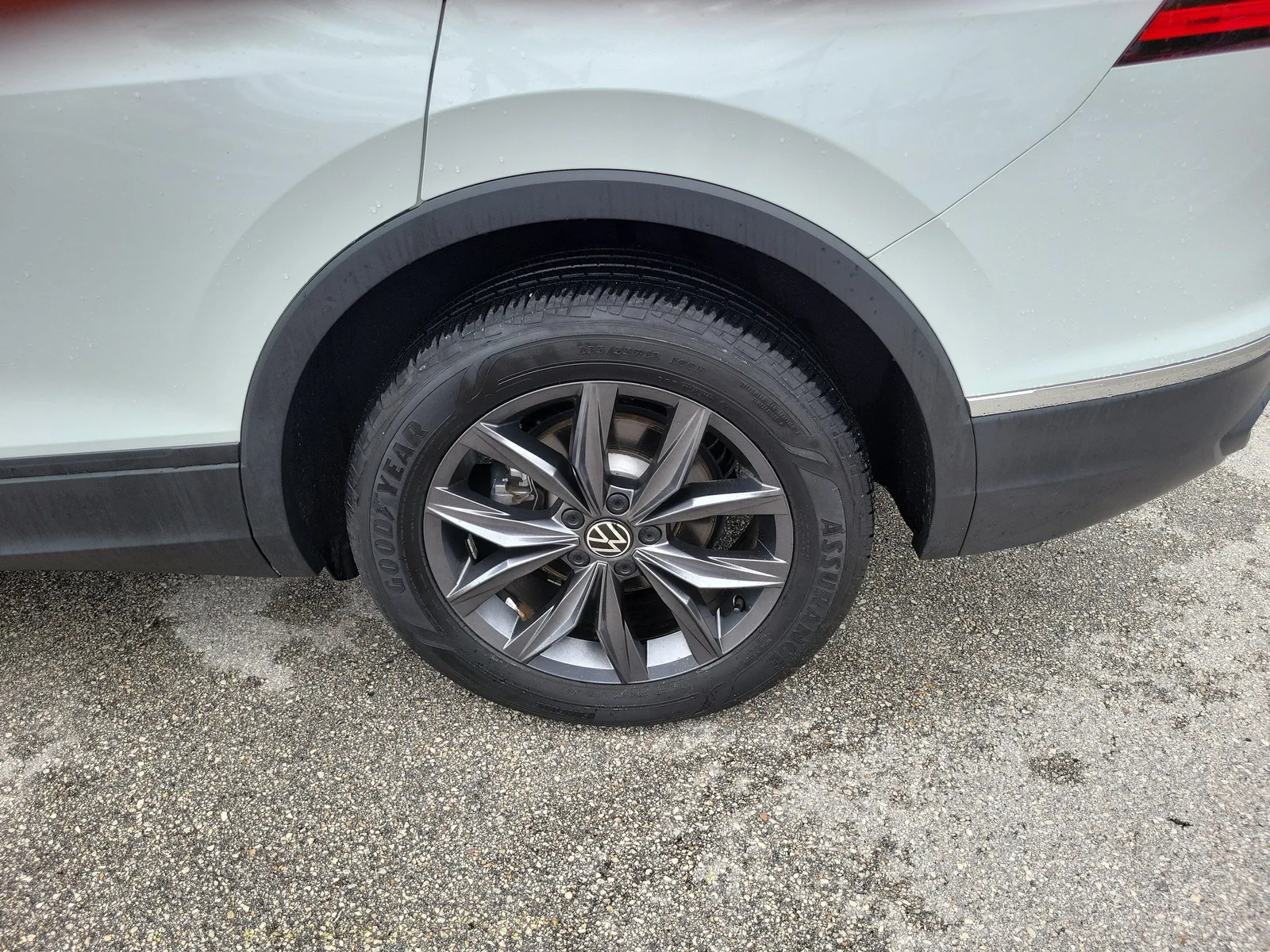 2024 Volkswagen Tiguan SE photo 27
