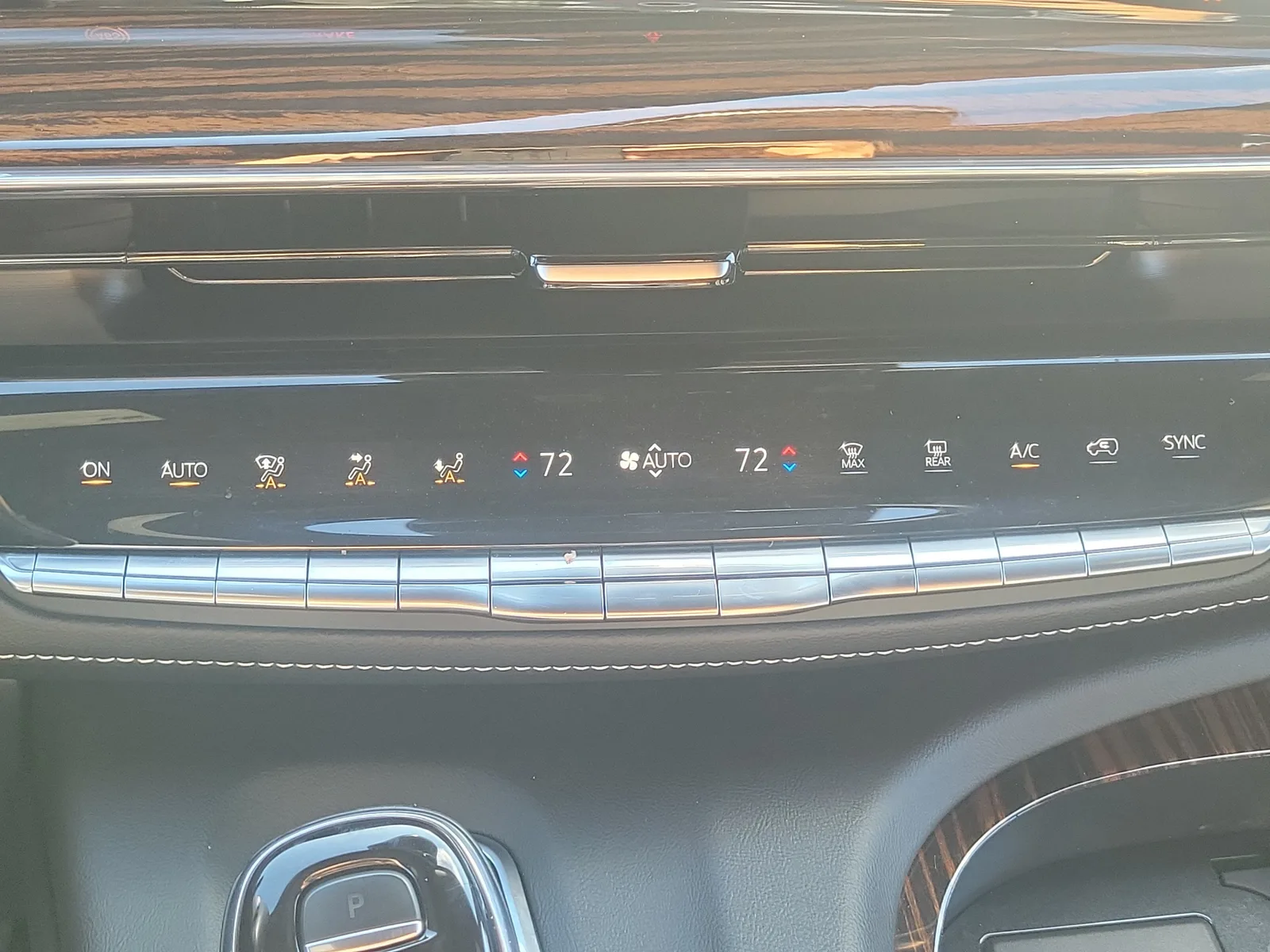 2022 Cadillac Escalade Premium Luxury 4WD photo 19