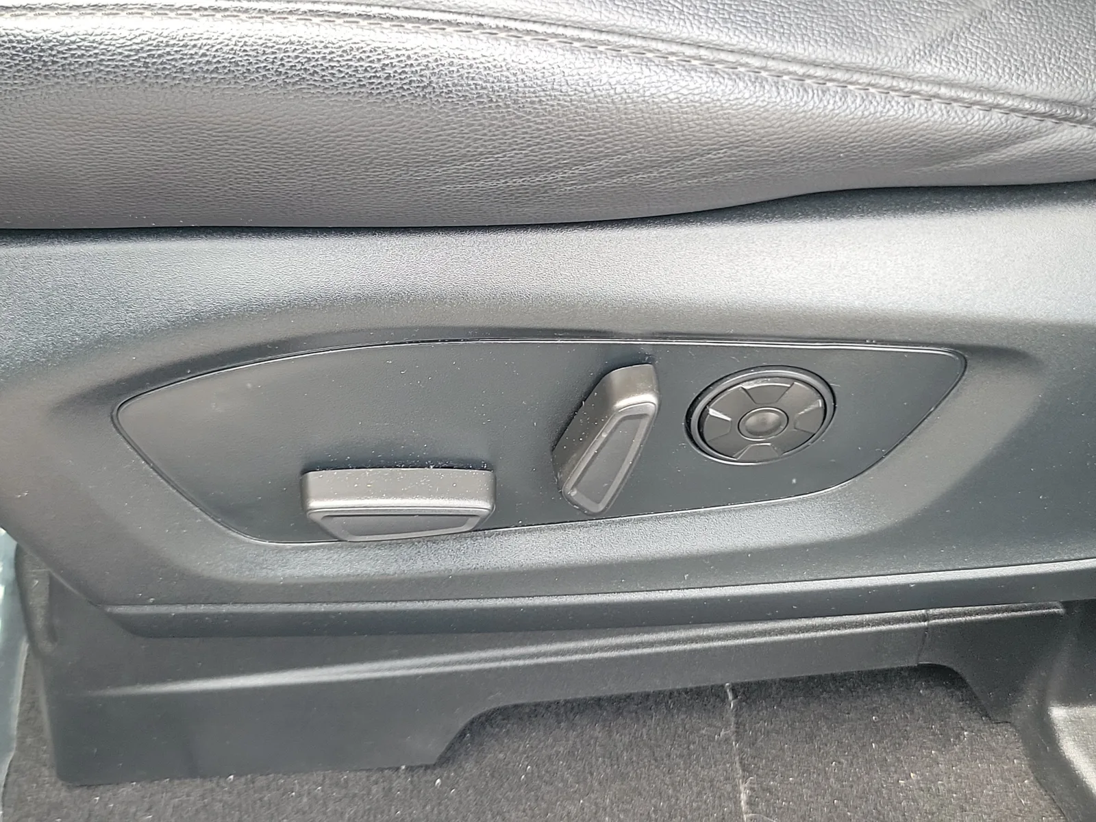 2021 Ford Explorer ST 4WD photo 12