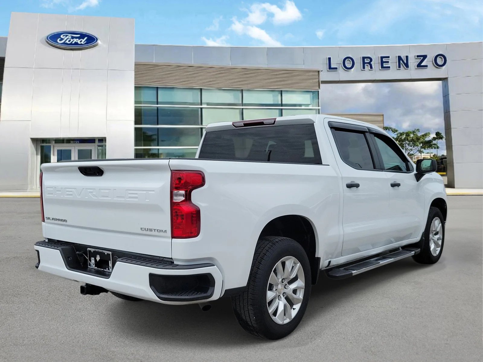 2024 Chevrolet Silverado 1500 Custom photo 5