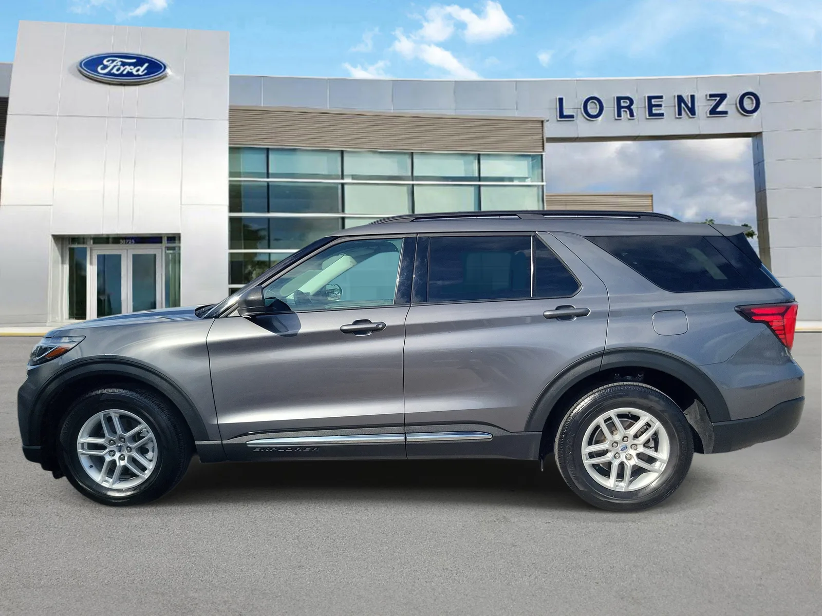 2025 Ford Explorer Active photo 8