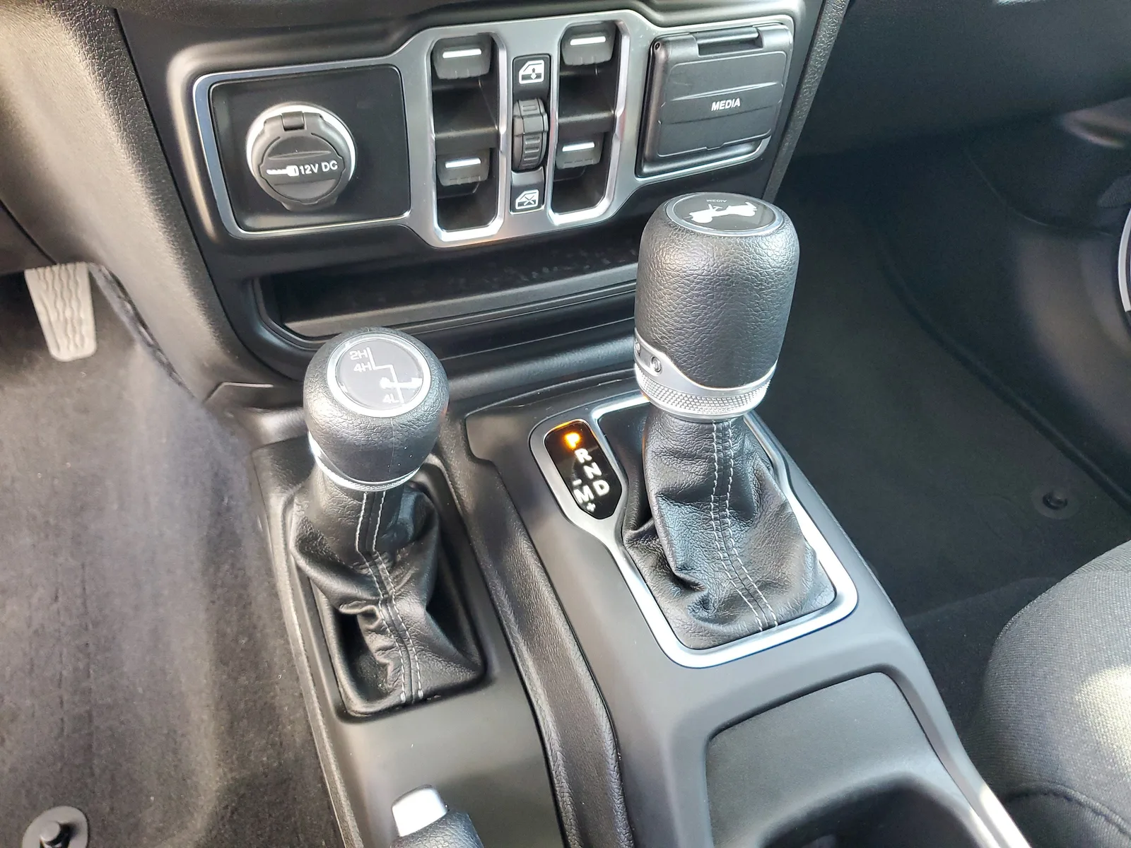 2024 Jeep Wrangler Sport S 4WD photo 26
