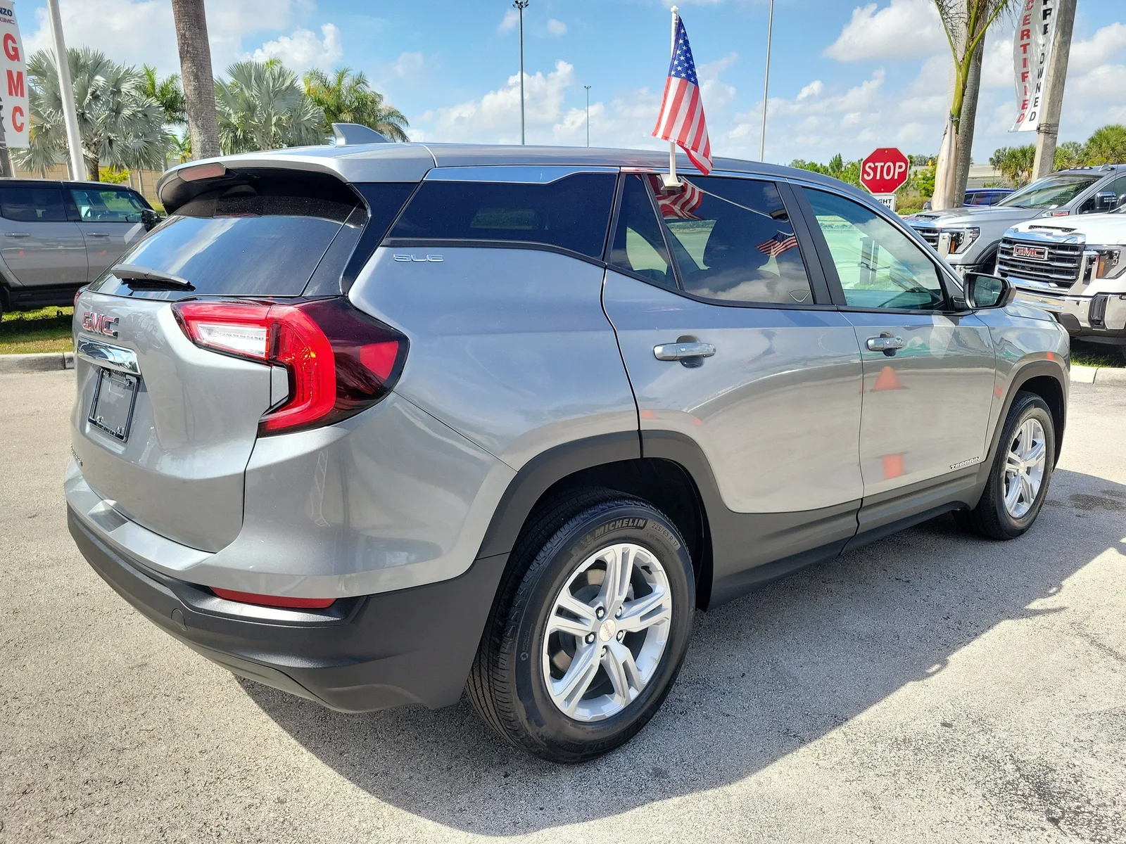2024 GMC Terrain SLE photo 5