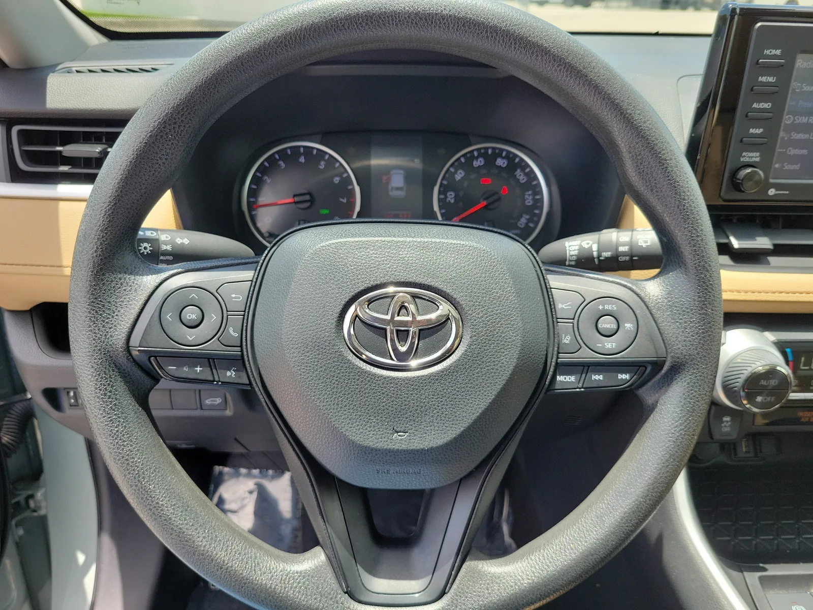 2022 Toyota RAV4 XLE photo 25