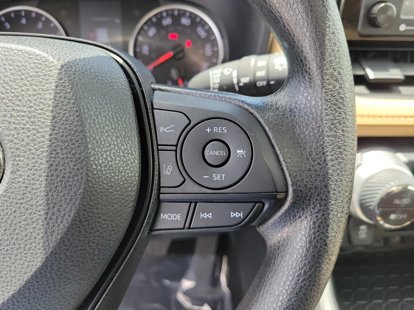 2022 Toyota RAV4 XLE photo 27