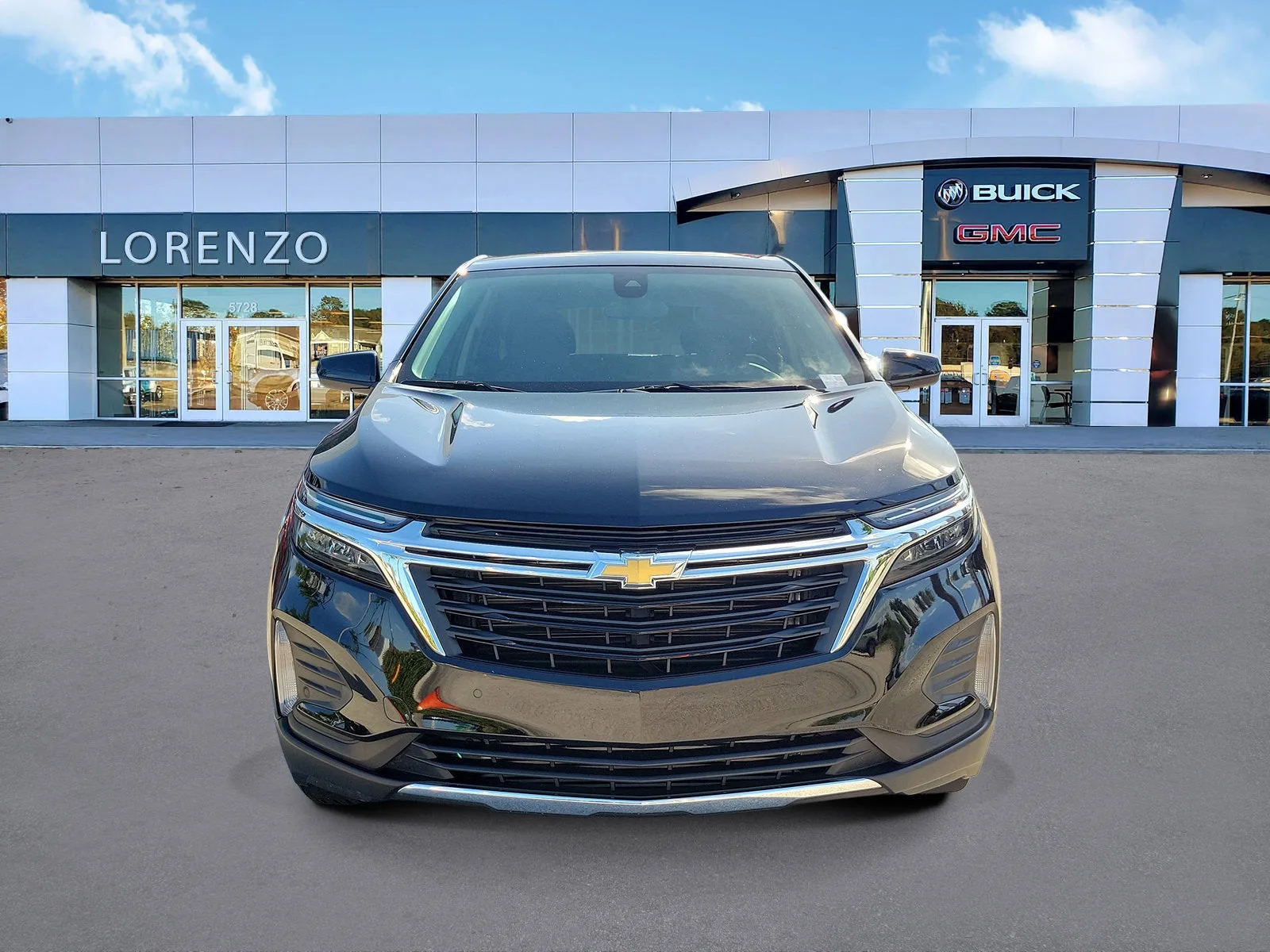 2024 Chevrolet Equinox LT photo 2