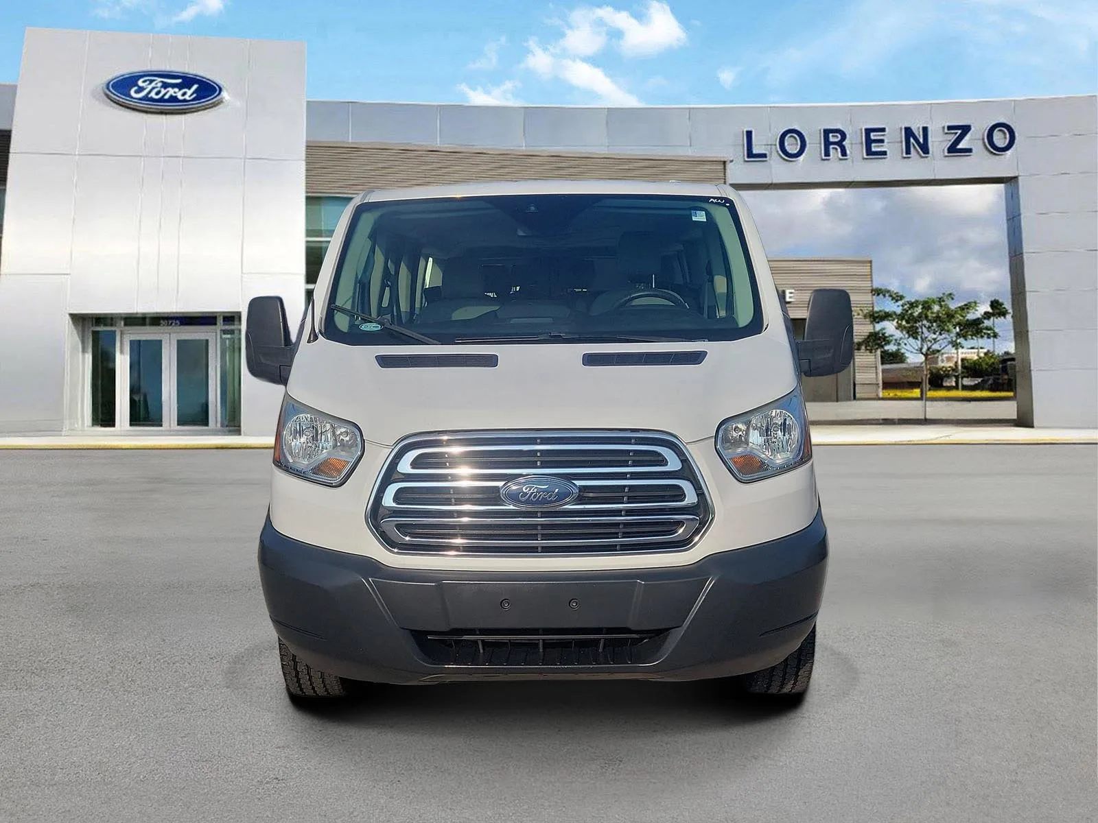 2018 Ford Transit Passenger Wagon XLT photo 2
