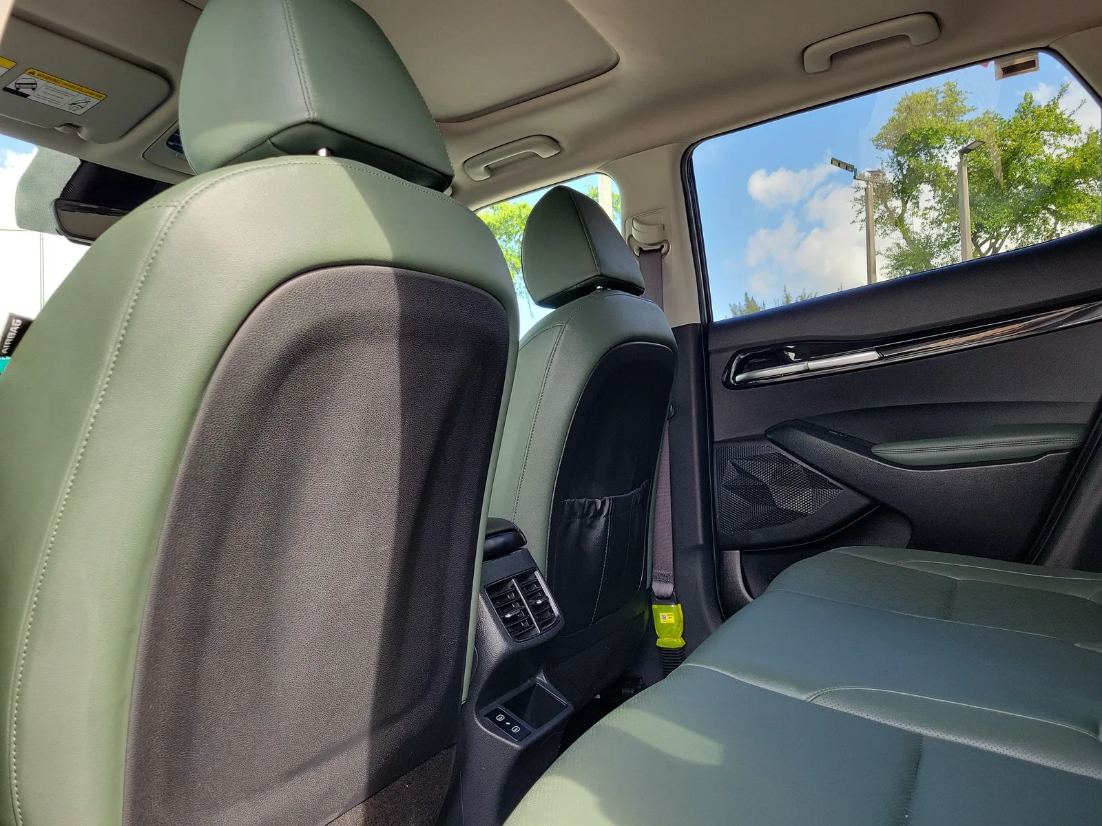2025 Kia Seltos SX photo 25