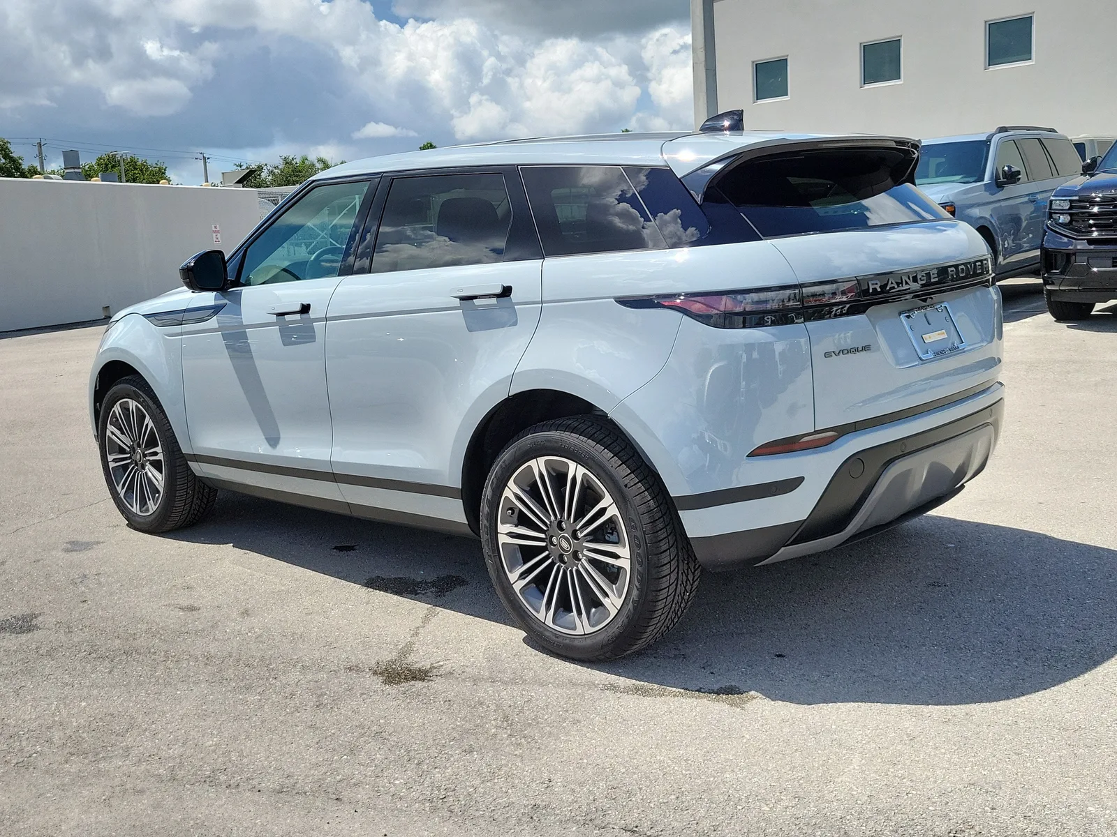 2026 Land Rover Range Rover Evoque Core S photo 7