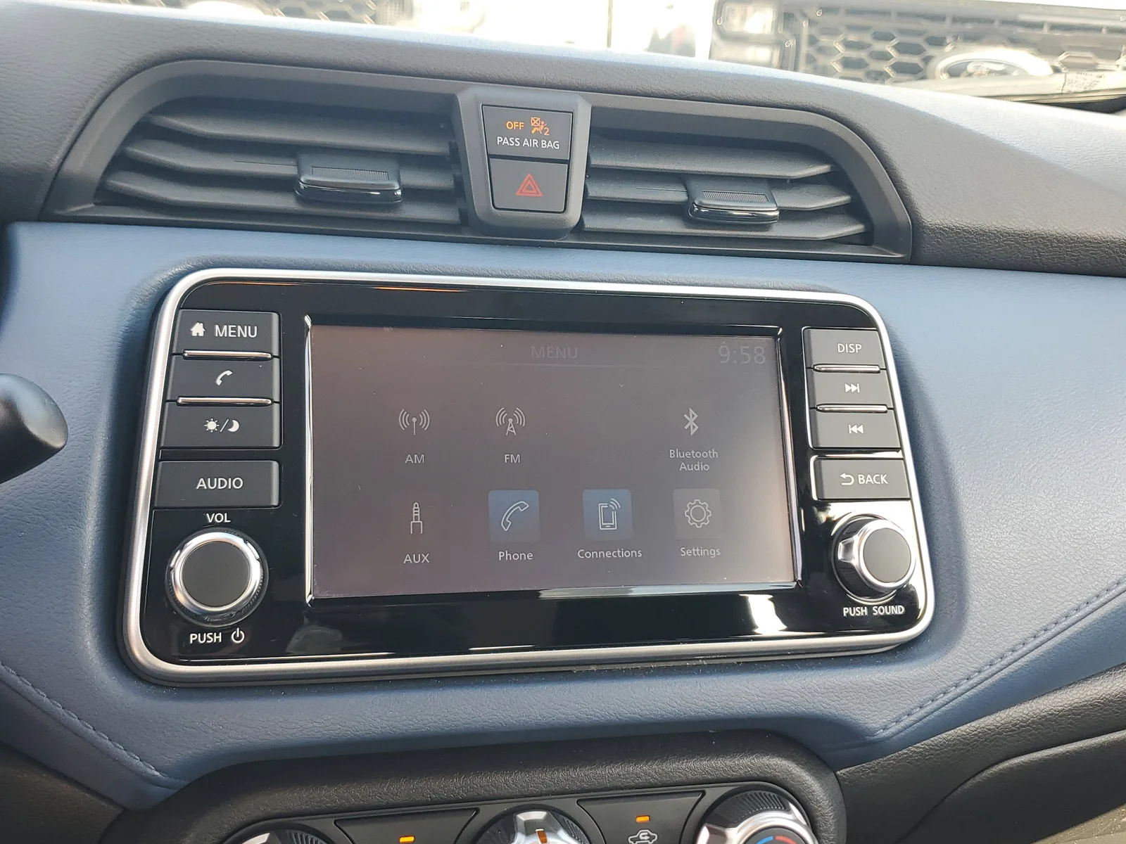 2025 Nissan Versa SV photo 21