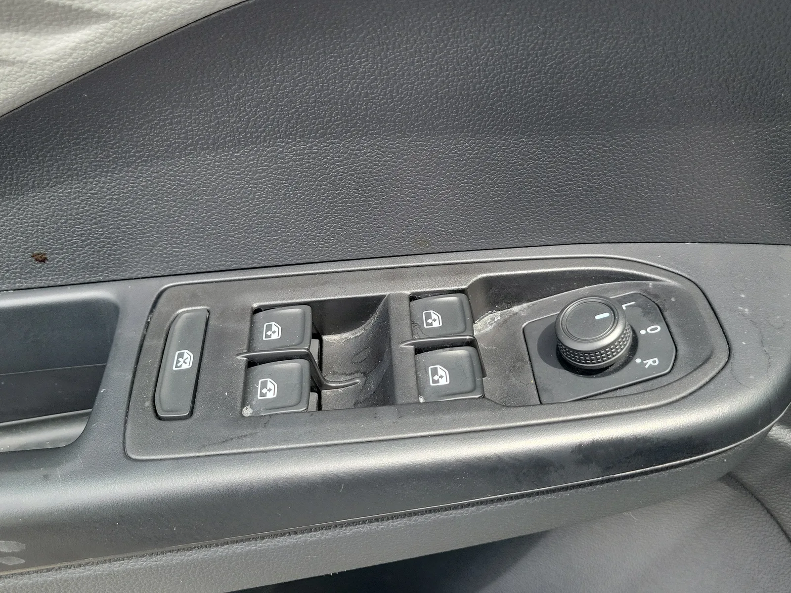 2023 Volkswagen Taos S photo 28