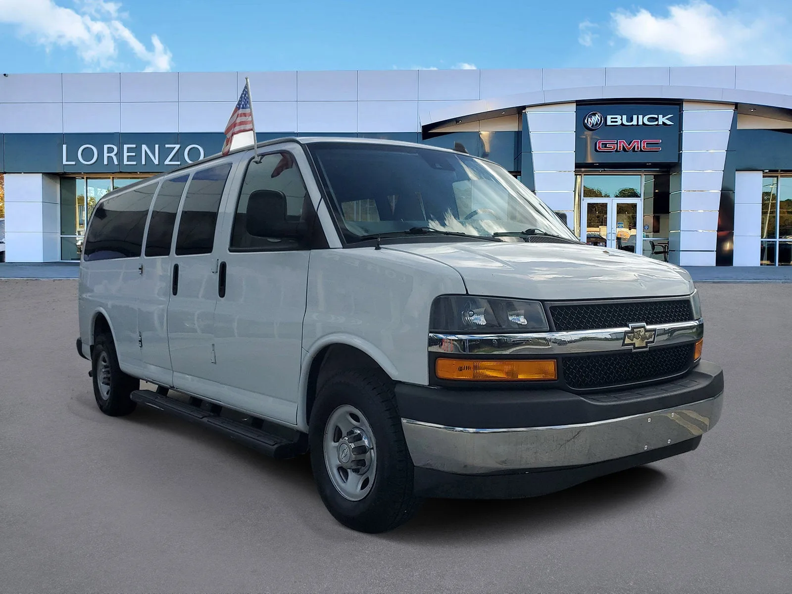 2020 Chevrolet Express Passenger 3500 1LT photo 3