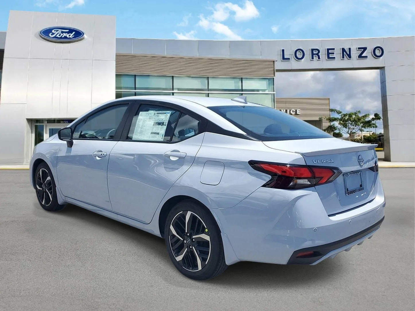 2025 Nissan Versa SR photo 6