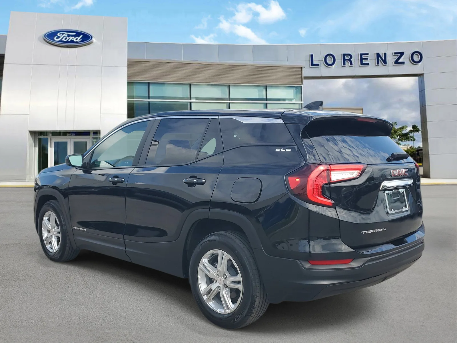 2024 GMC Terrain SLE photo 7