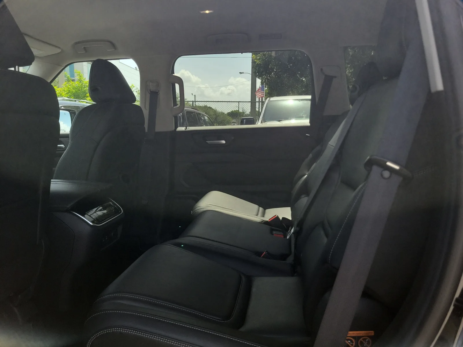 2026 Nissan Armada SV photo 14