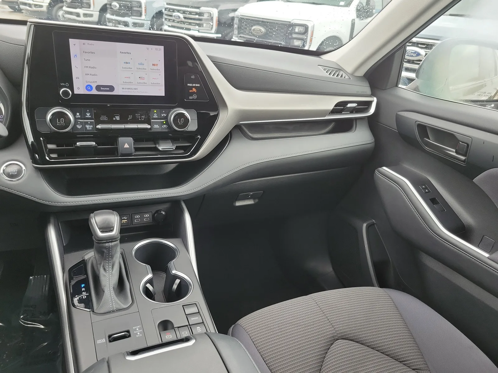 2023 Toyota Highlander LE photo 19