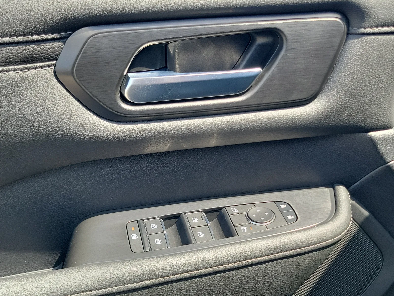 2026 Nissan Armada SV photo 27