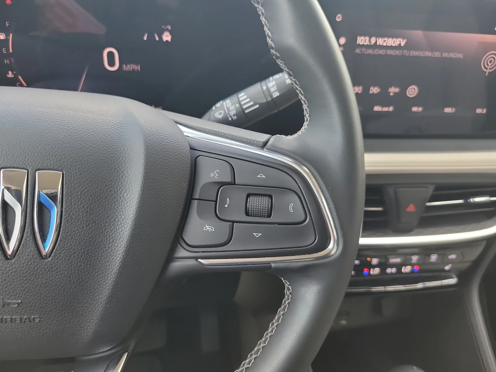 2024 Buick Encore GX Avenir photo 19