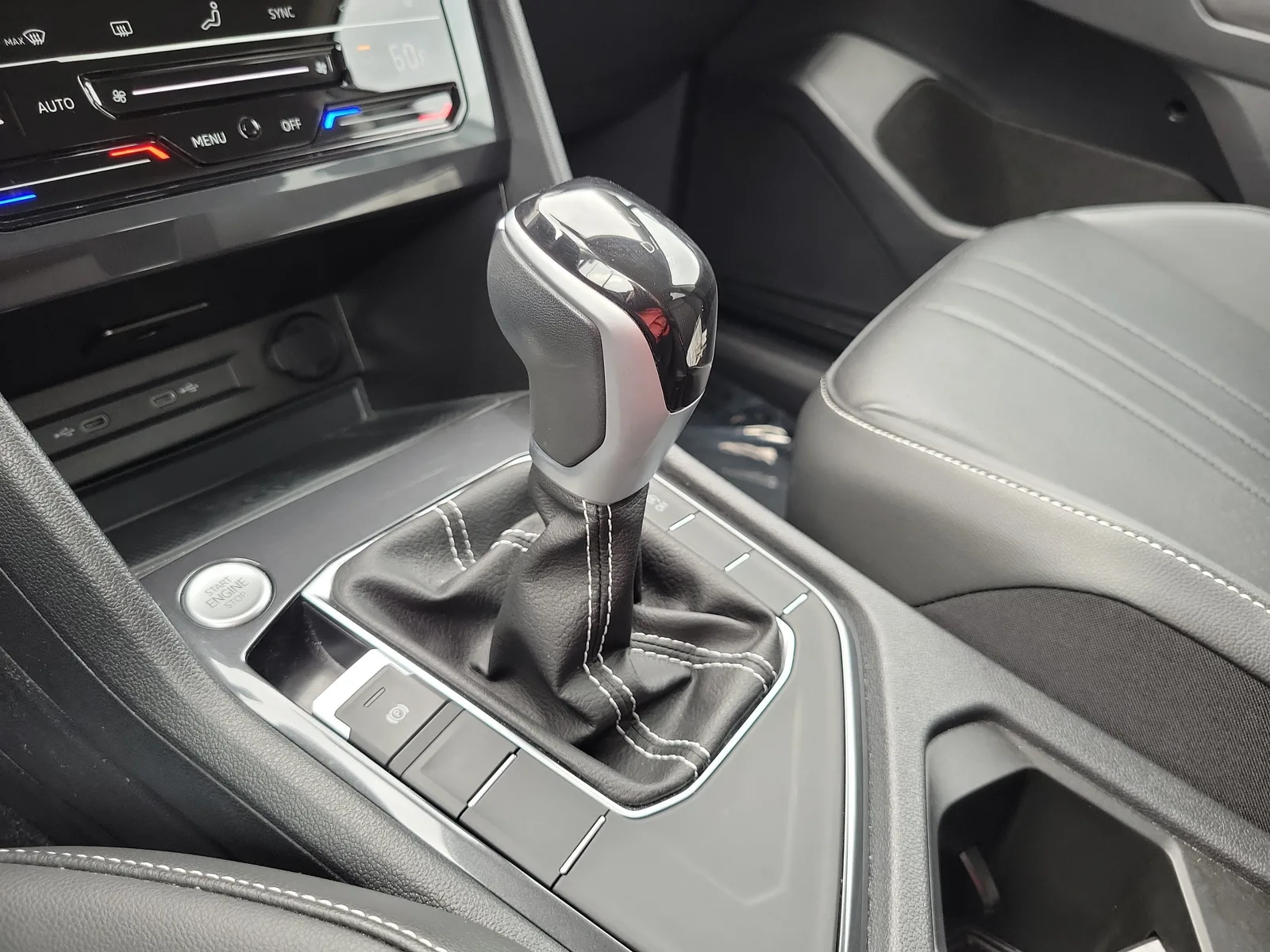 2024 Volkswagen Tiguan SE photo 23