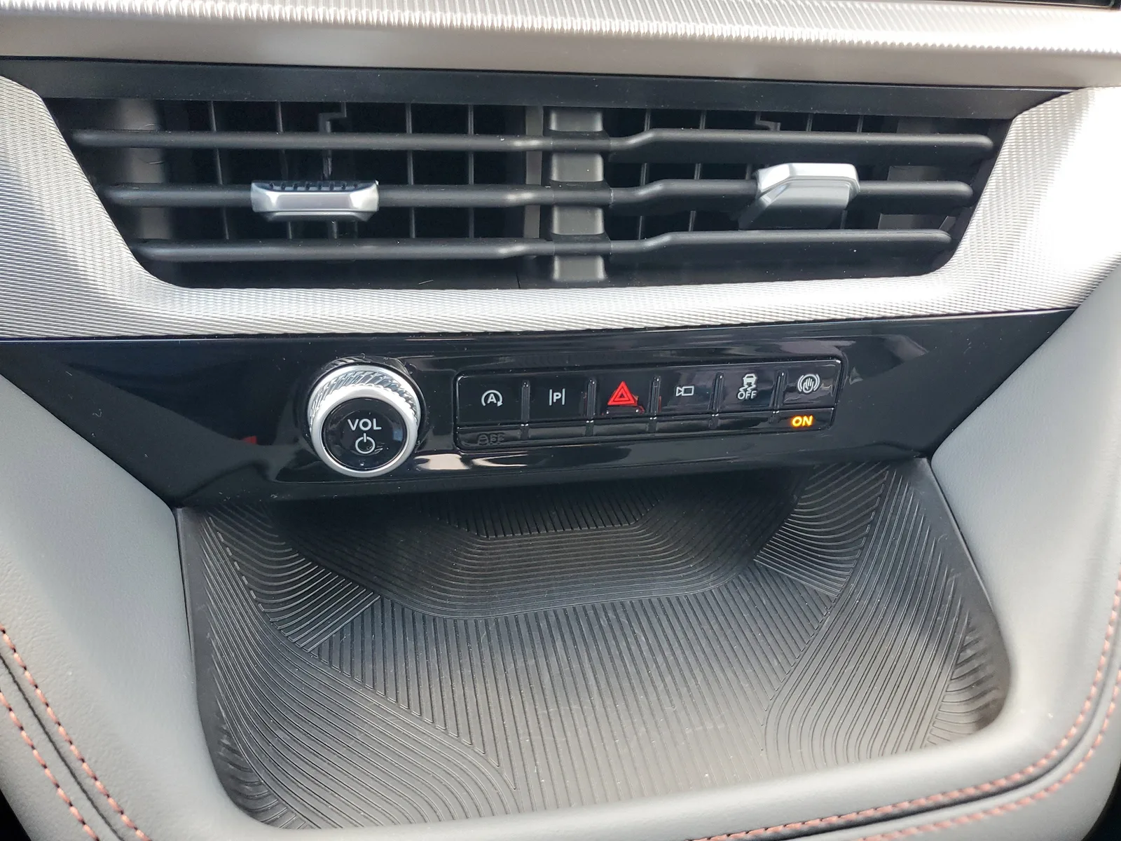 2026 Ford Explorer Active w/100A Pkg photo 25