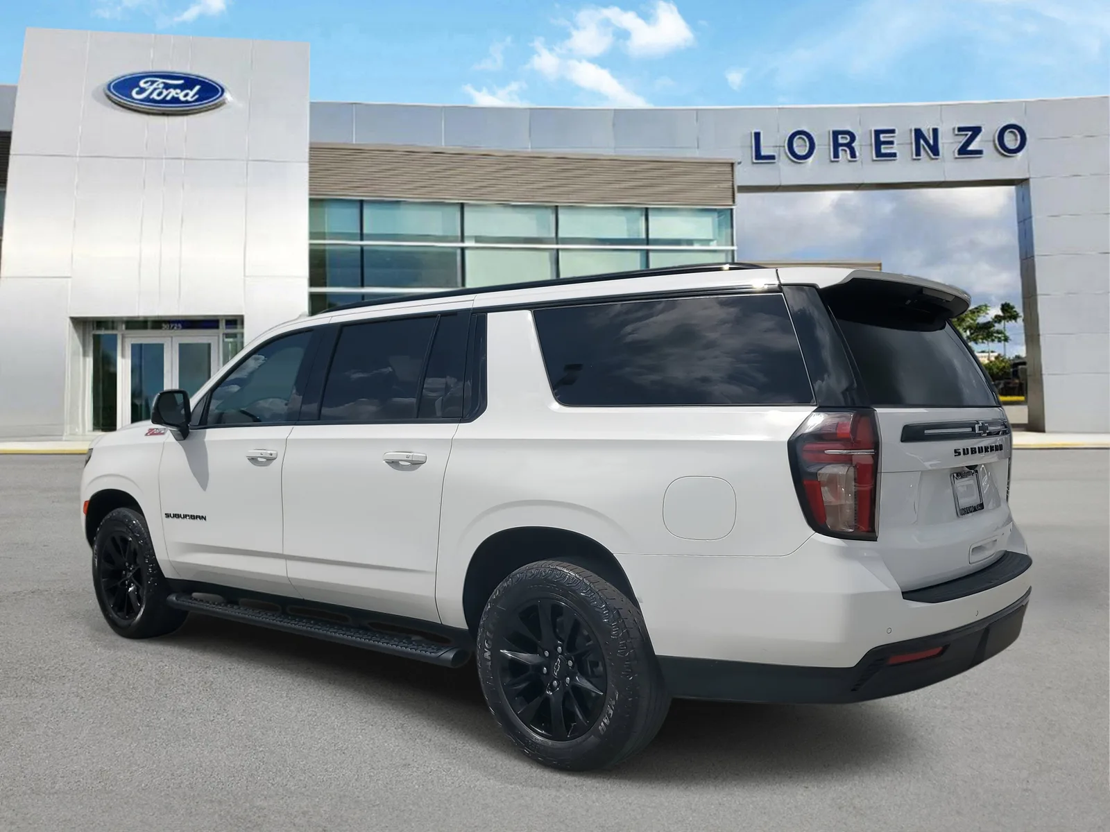 2023 Chevrolet Suburban Z71 4WD photo 6