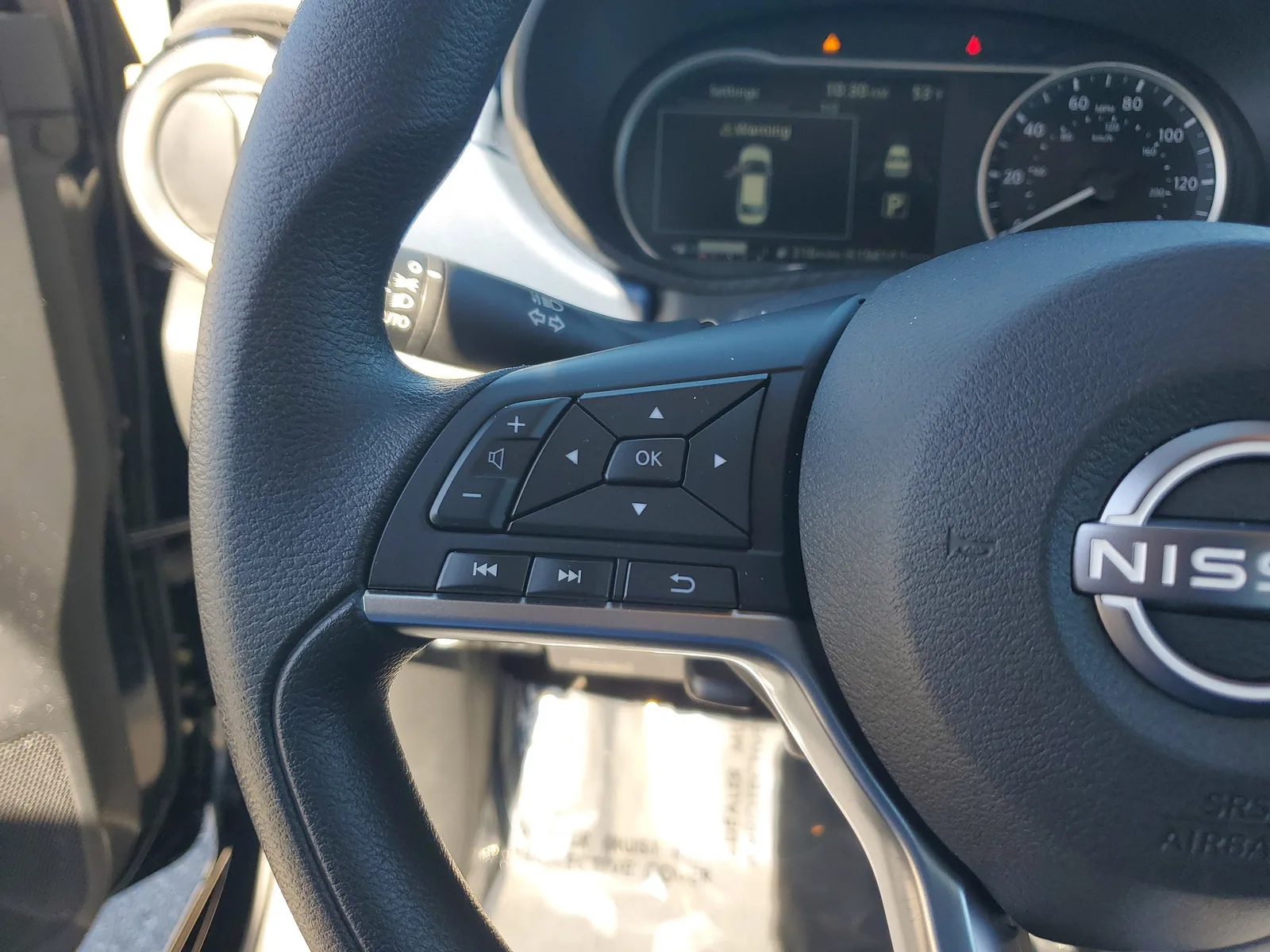 2025 Nissan Versa SV photo 19