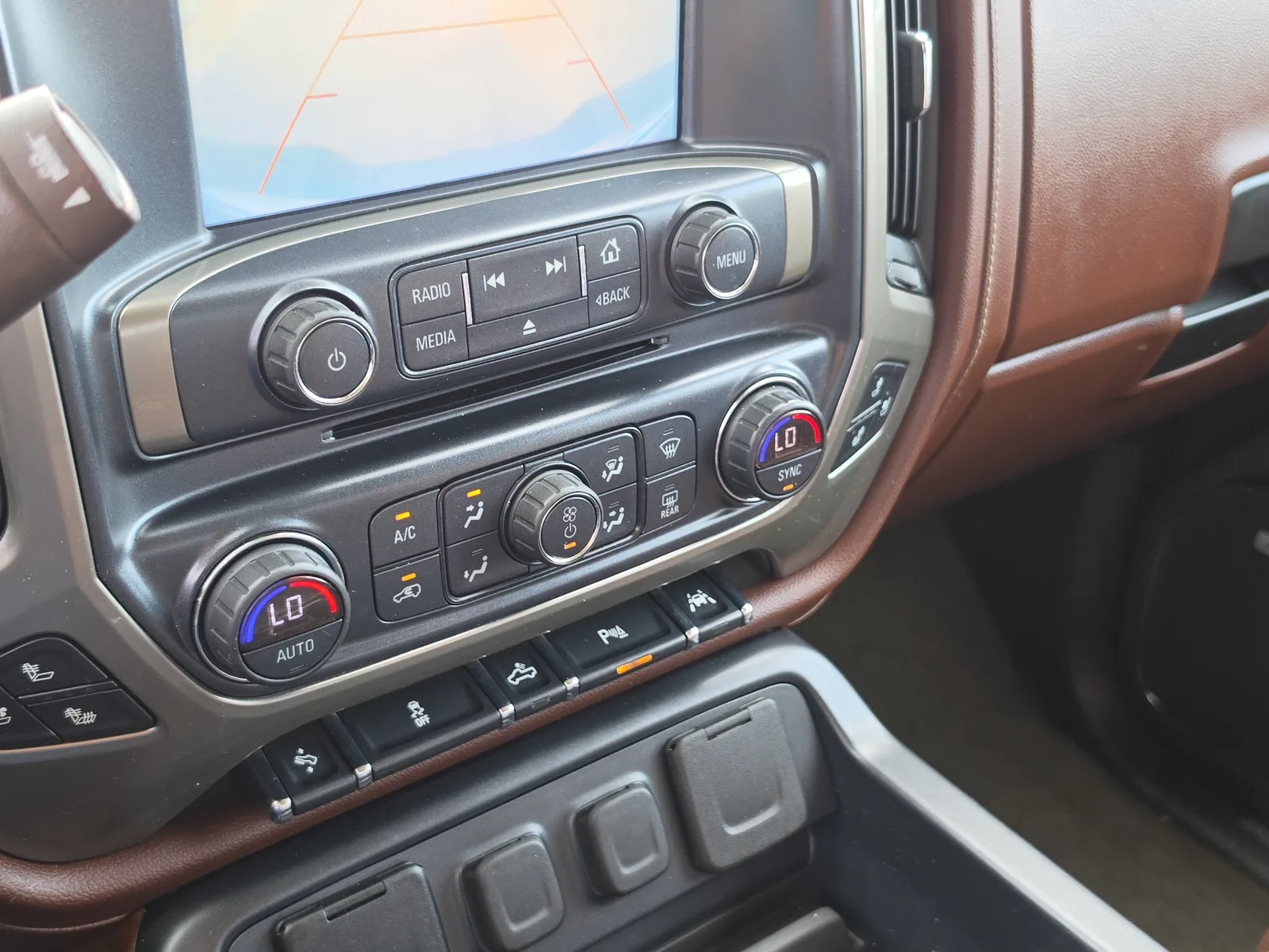 2018 Chevrolet Silverado 1500 High Country photo 18