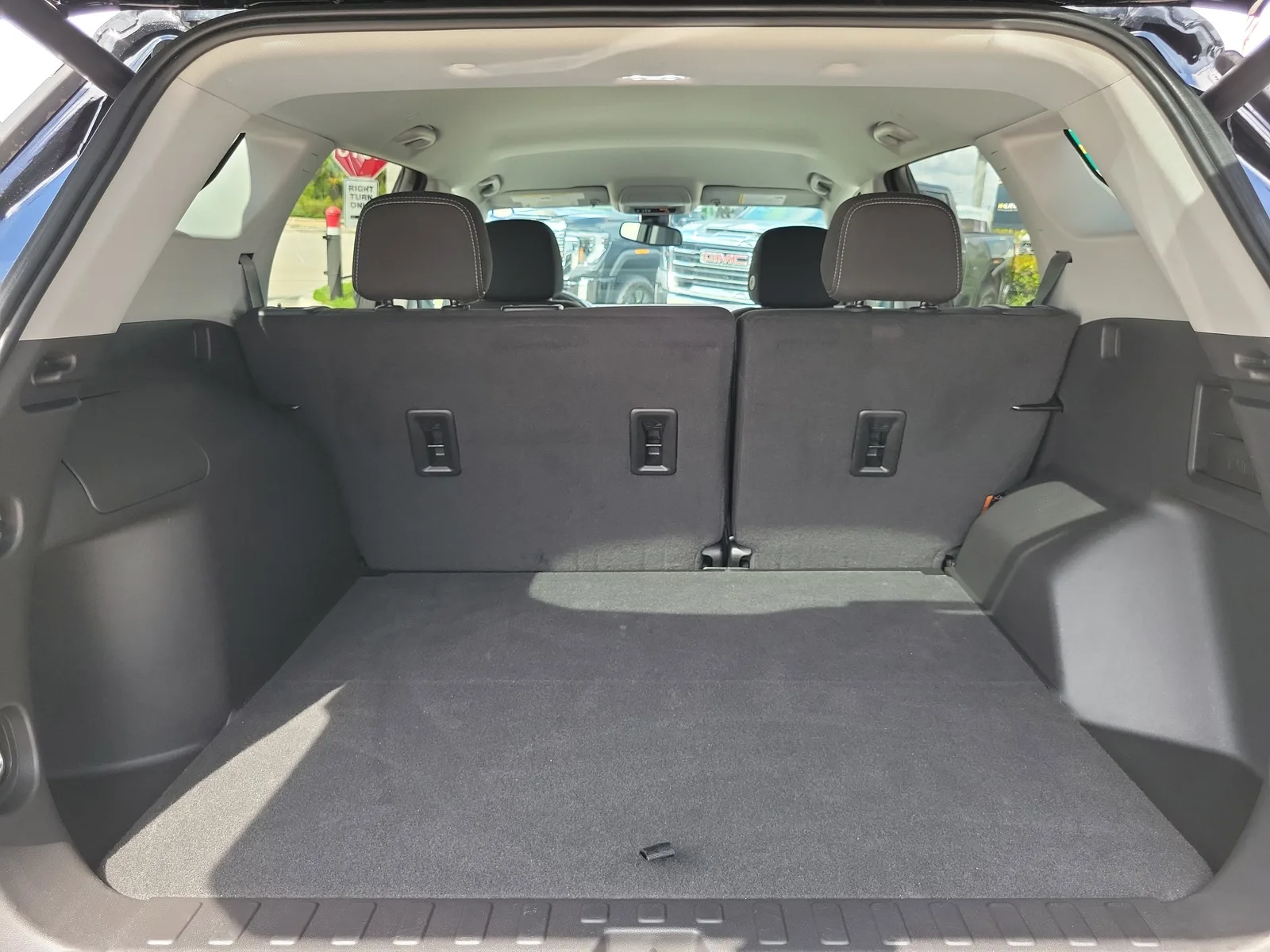 2023 GMC Terrain SLE photo 16