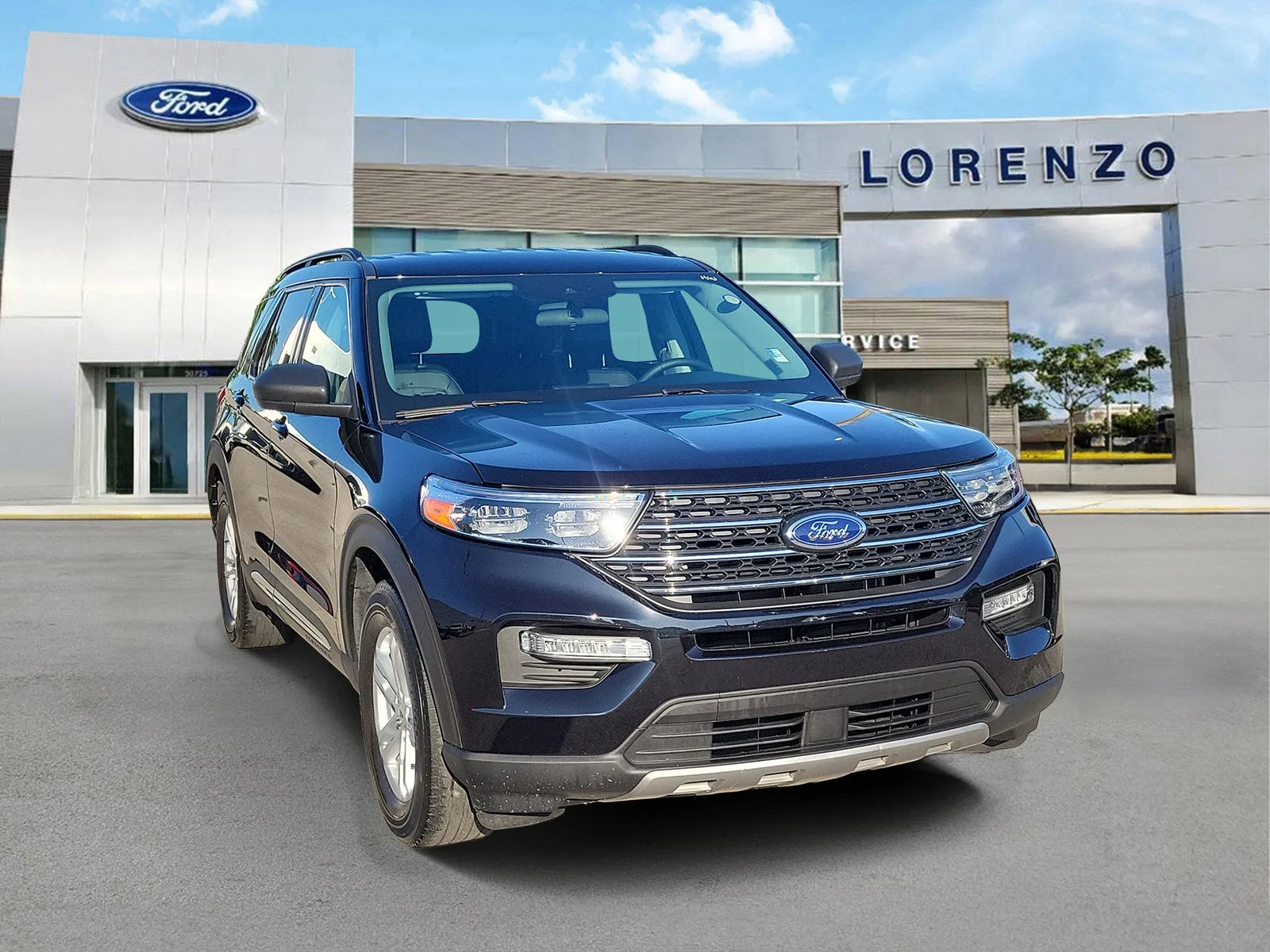 2023 Ford Explorer XLT photo 3